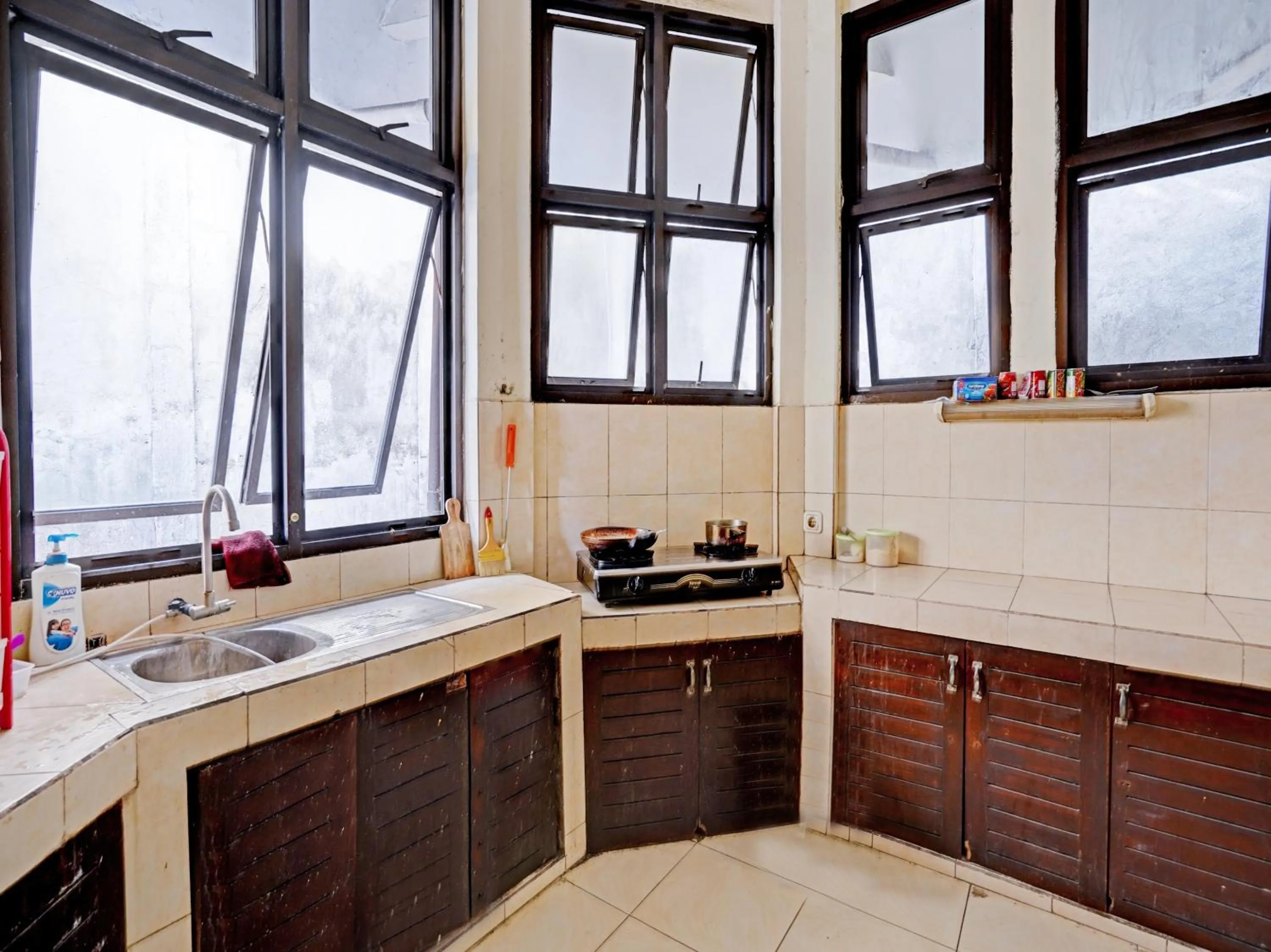 Kitchen or kitchenette in Graha Ara Homestay Syariah RSUD Dr Soetomo Surabaya Mitra RedDoorz