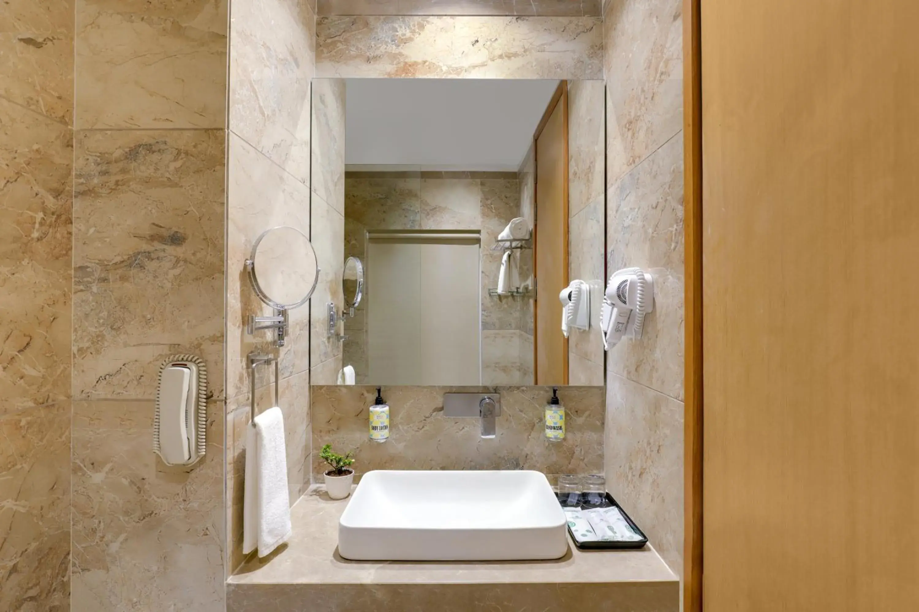 Deluxe Twin Room - single occupancy in Lemon Tree Hotel Agra Deluxe Twin Room - single occupancy in Lemon Tree Hotel Agra