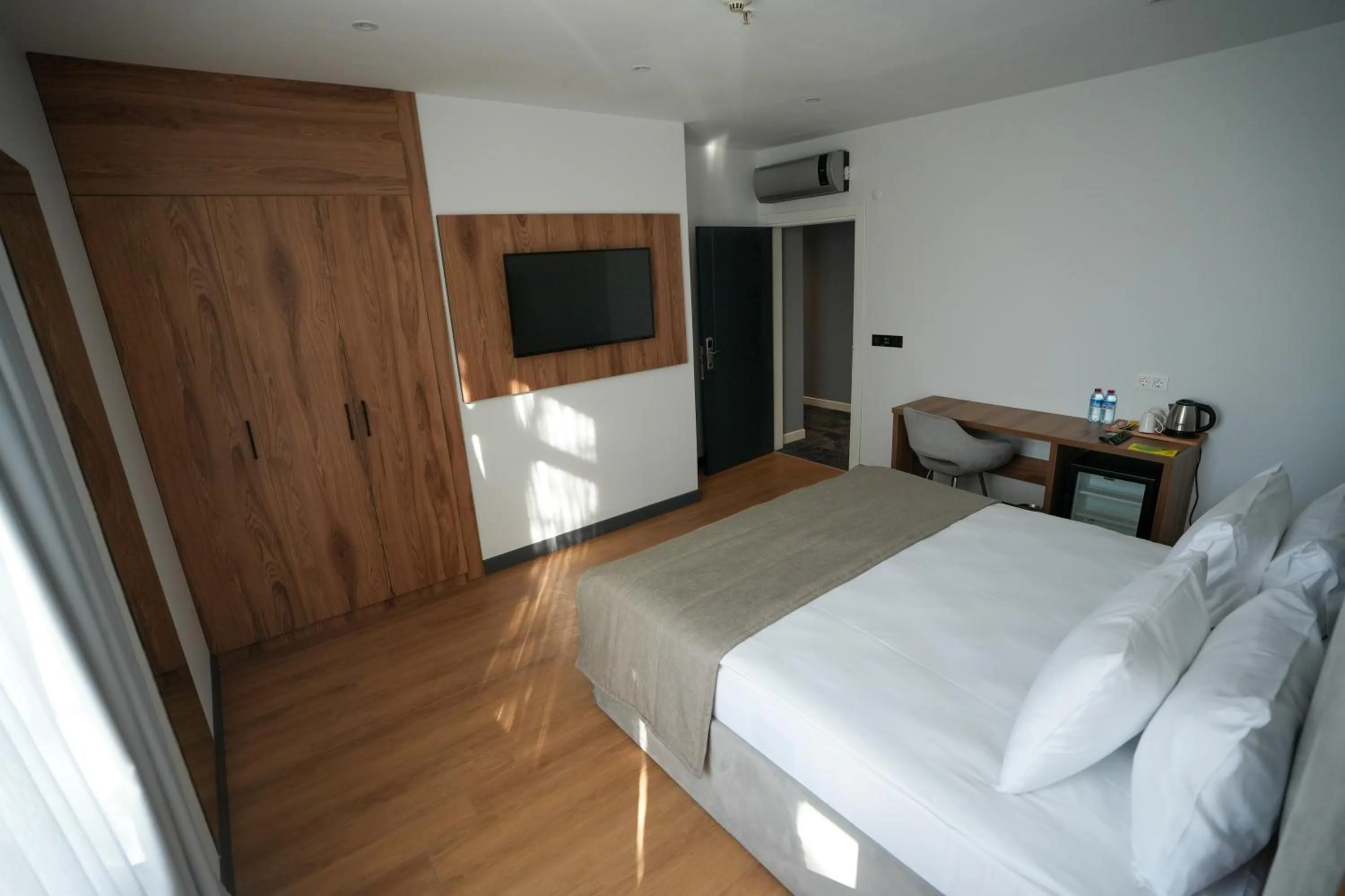Photo of the whole room, Bed in Business Life Hotel Güneşli