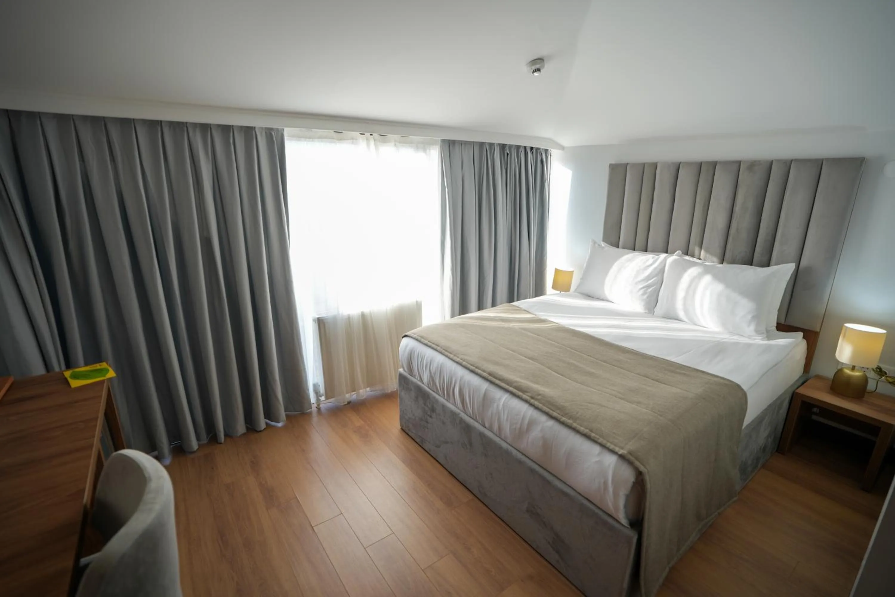 Property building, Bed in Business Life Hotel Güneşli