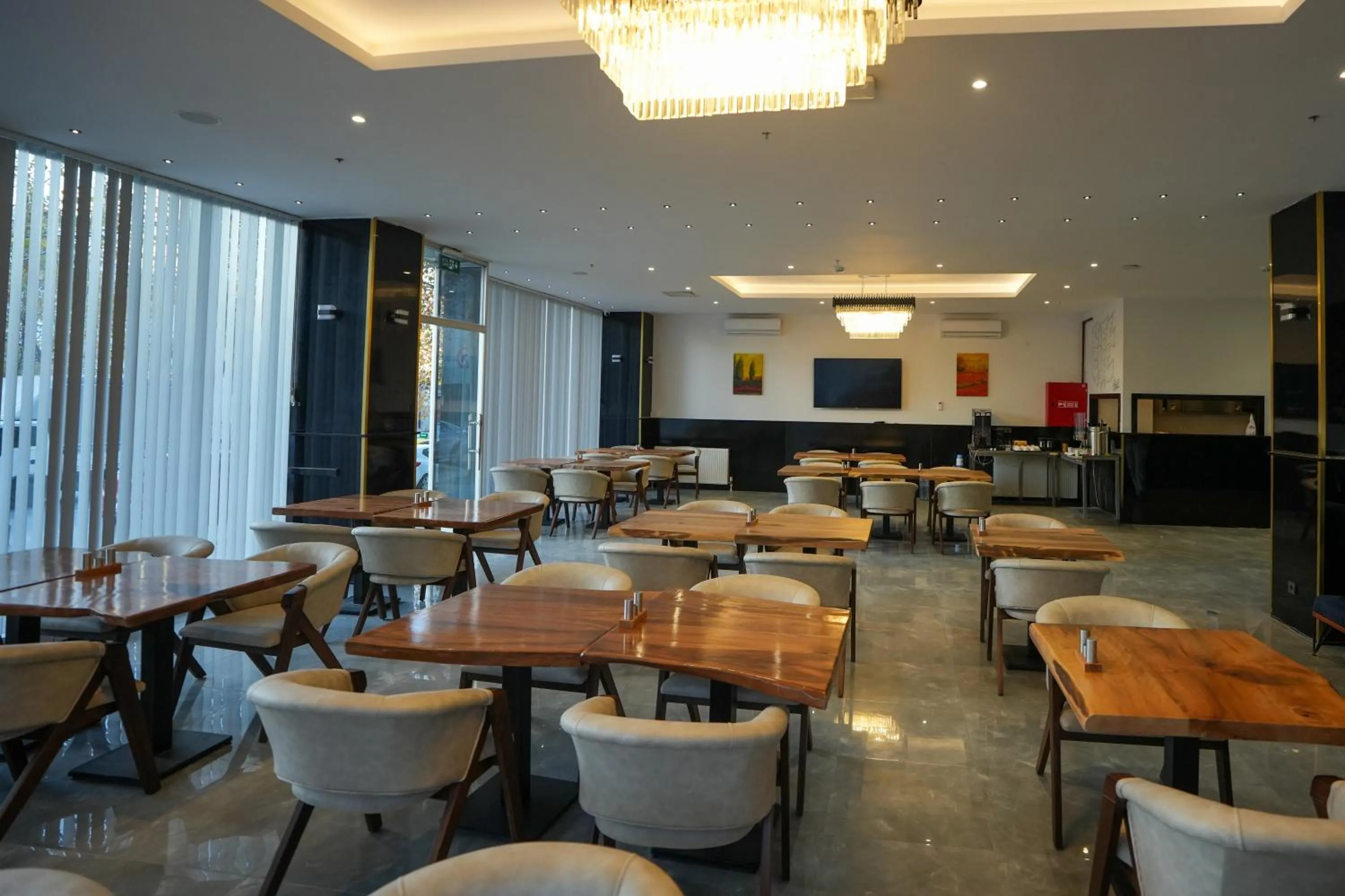 Restaurant/places to eat in Business Life Hotel Güneşli