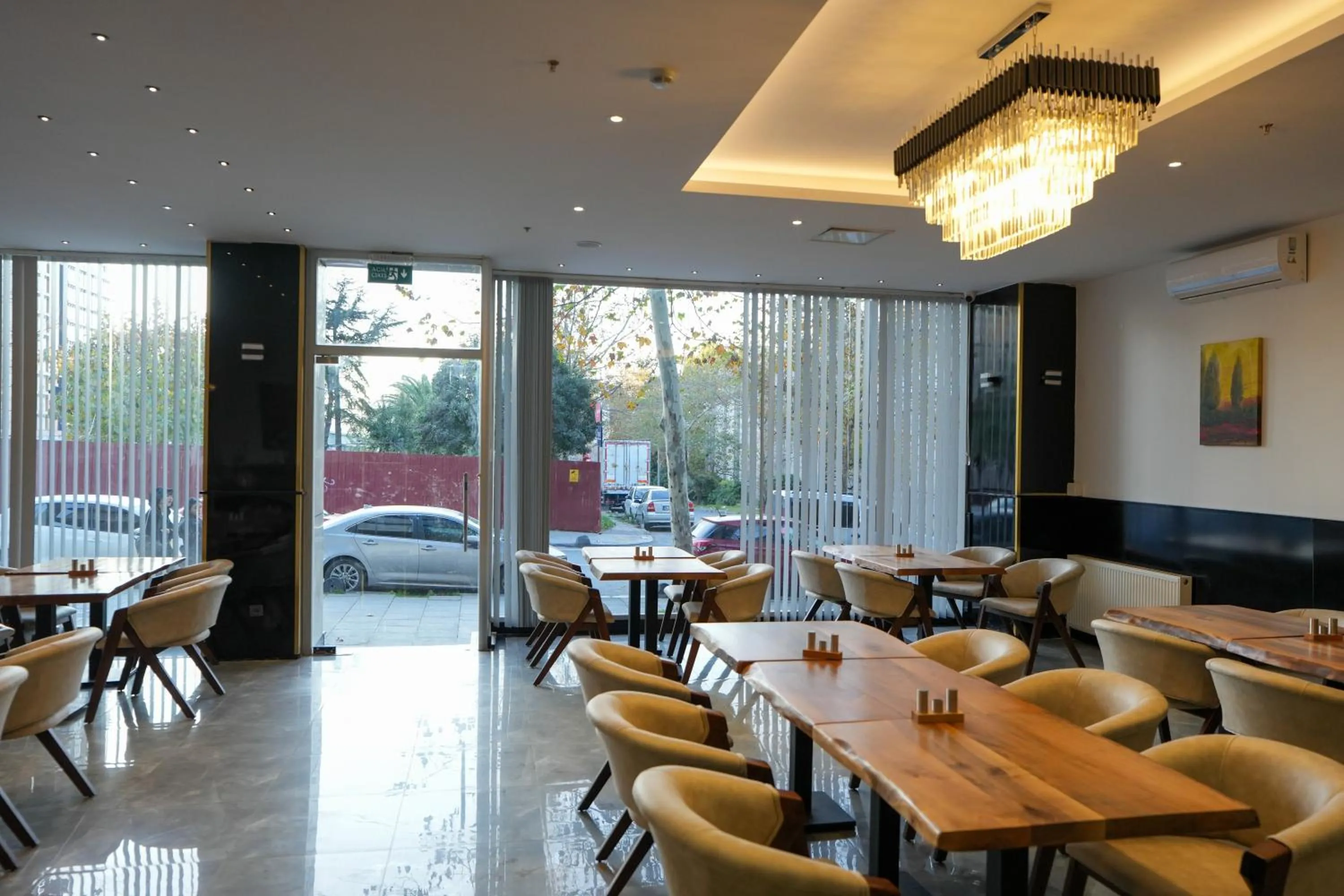 Restaurant/places to eat in Business Life Hotel Güneşli