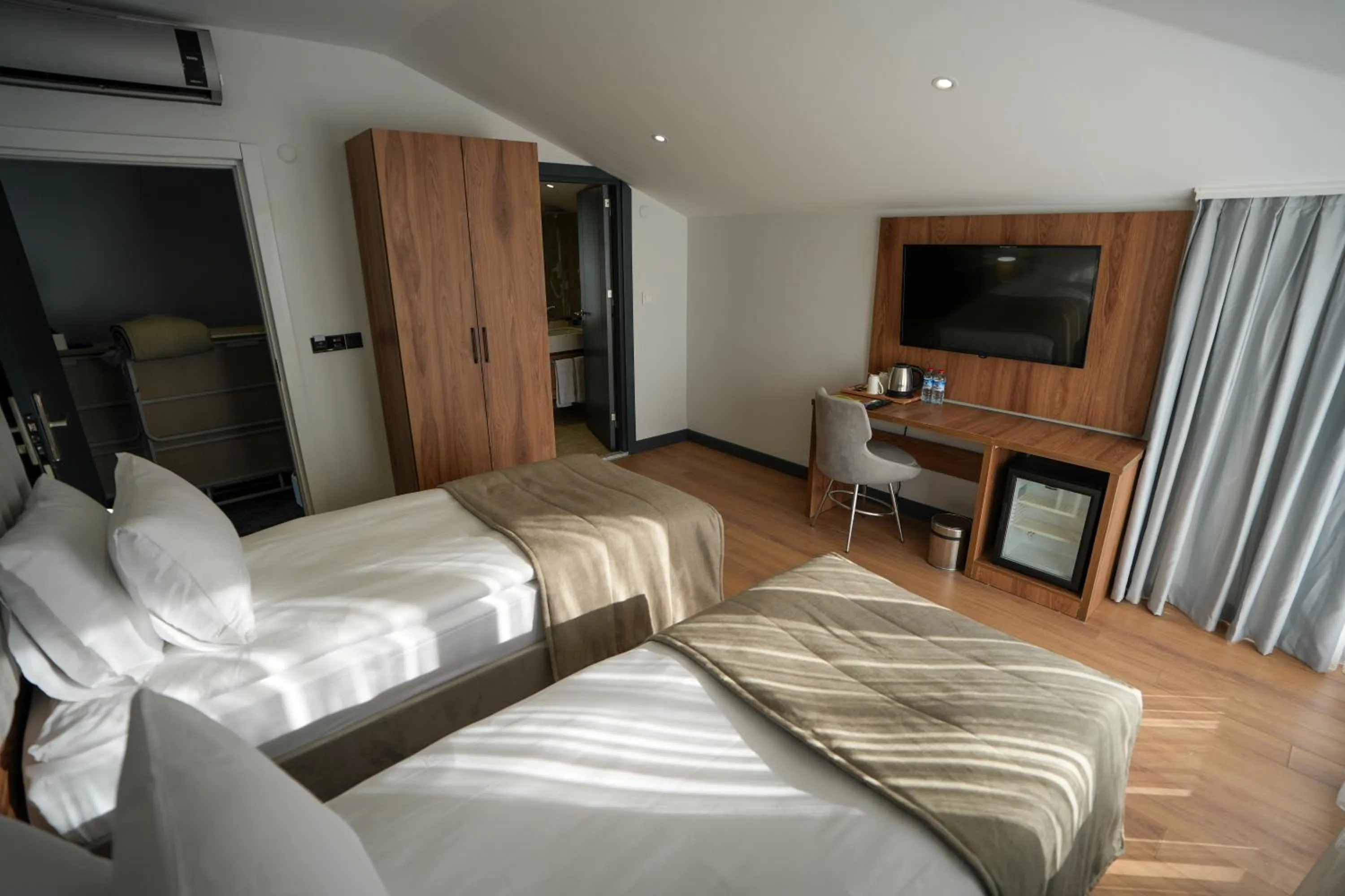 Photo of the whole room, Bed in Business Life Hotel Güneşli