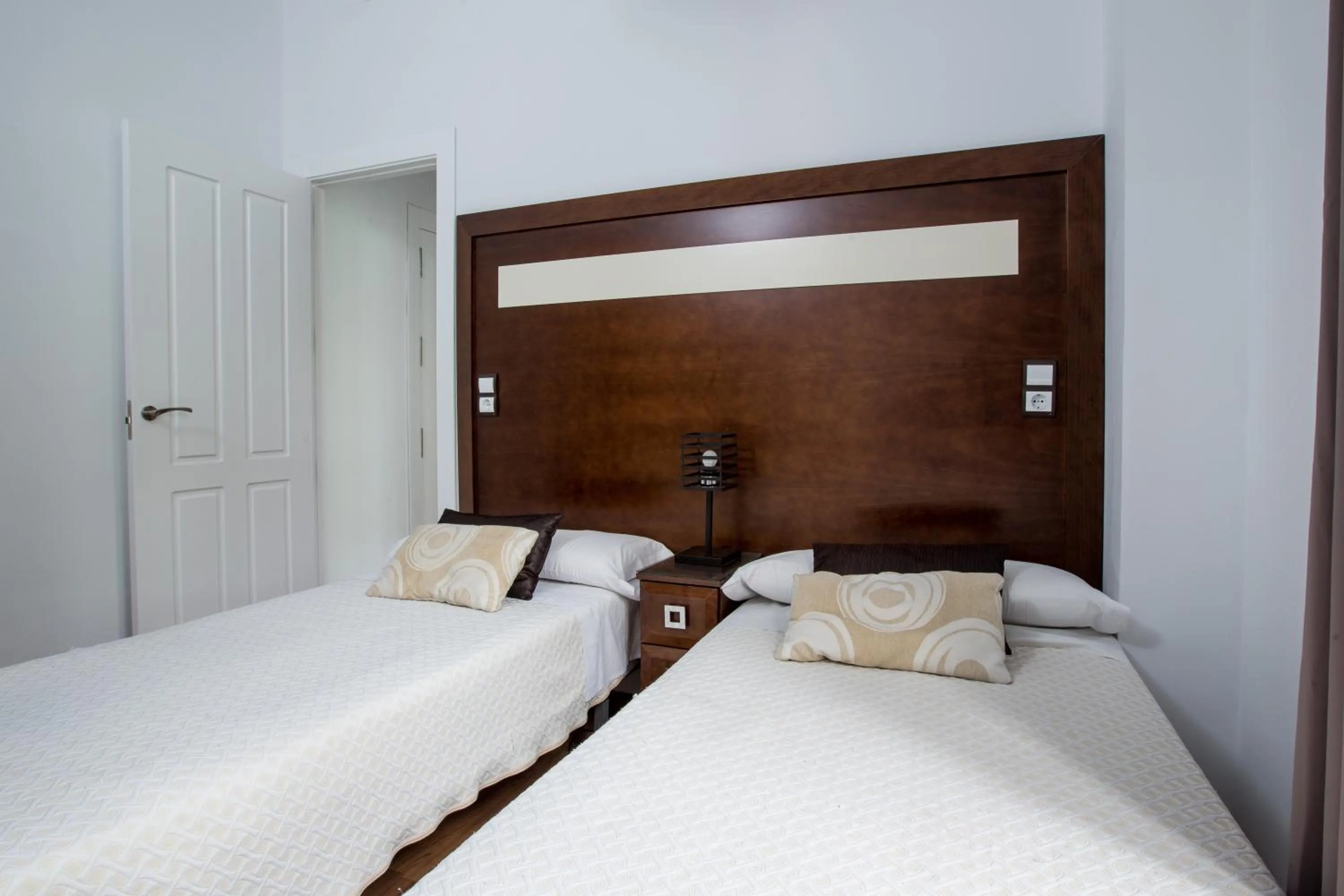Photo of the whole room, Bed in Apartamentos Casa de la Lonja