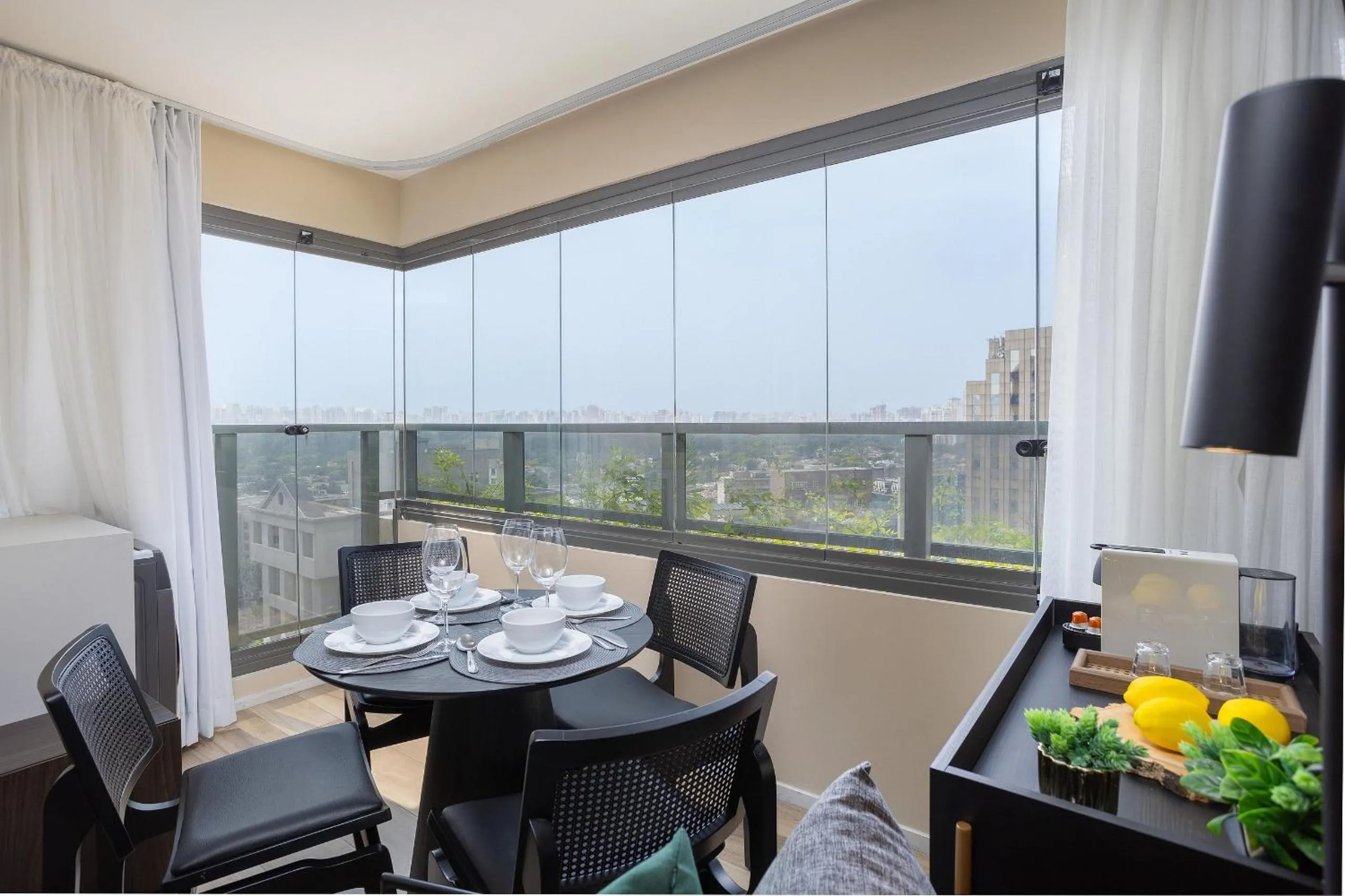 Dining area in DSG Itaim by Conviva