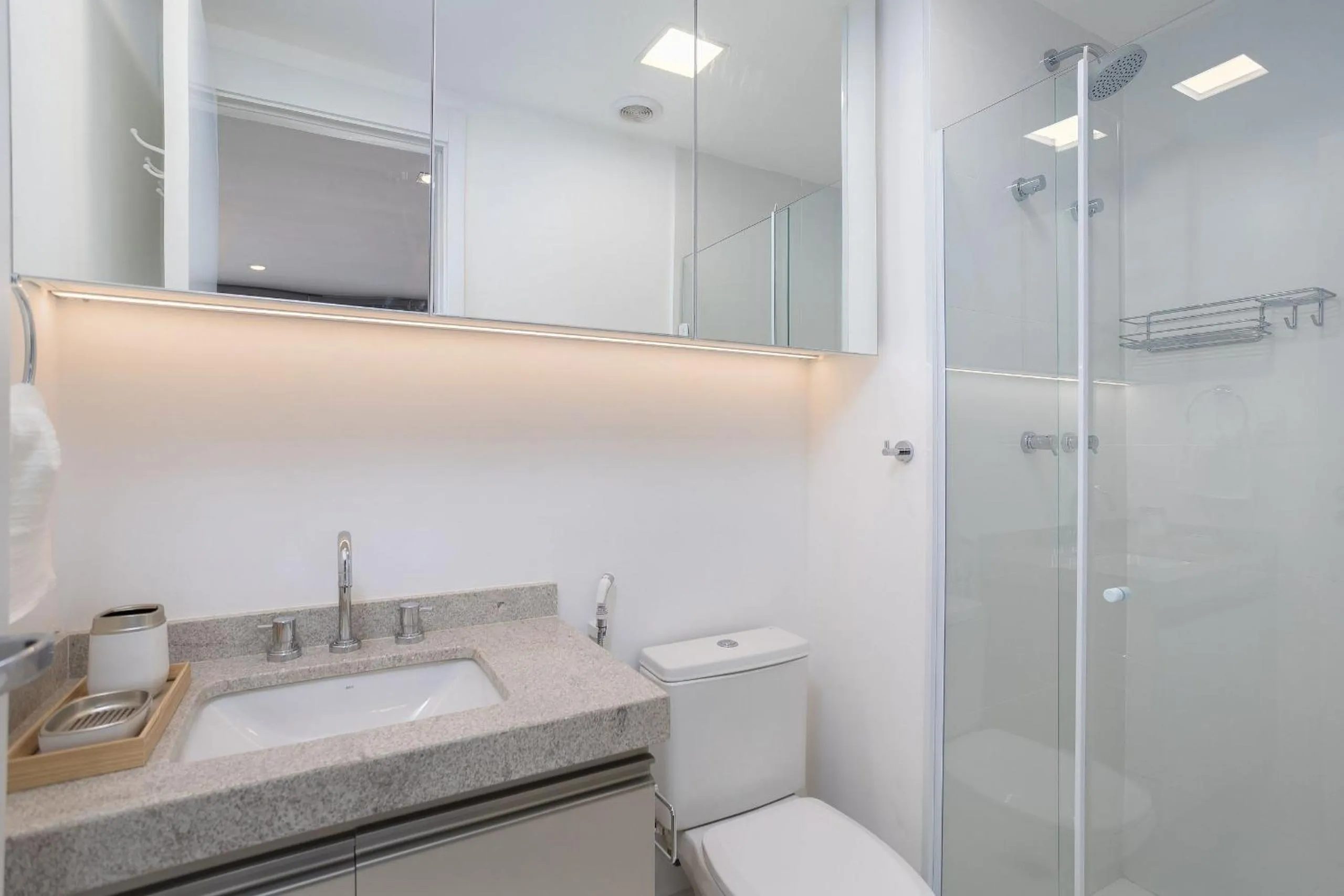 Toilet in DSG Itaim by Conviva