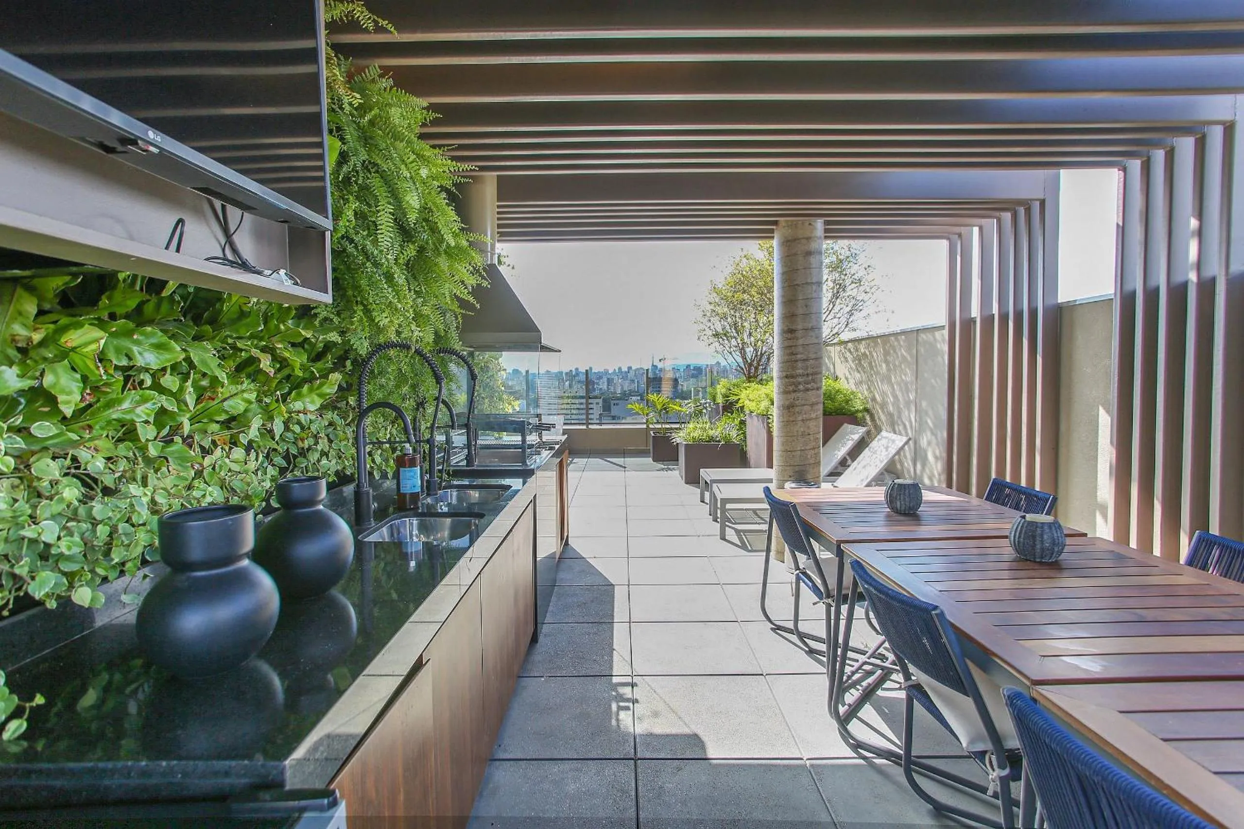 Seating area in DSG Itaim by Conviva