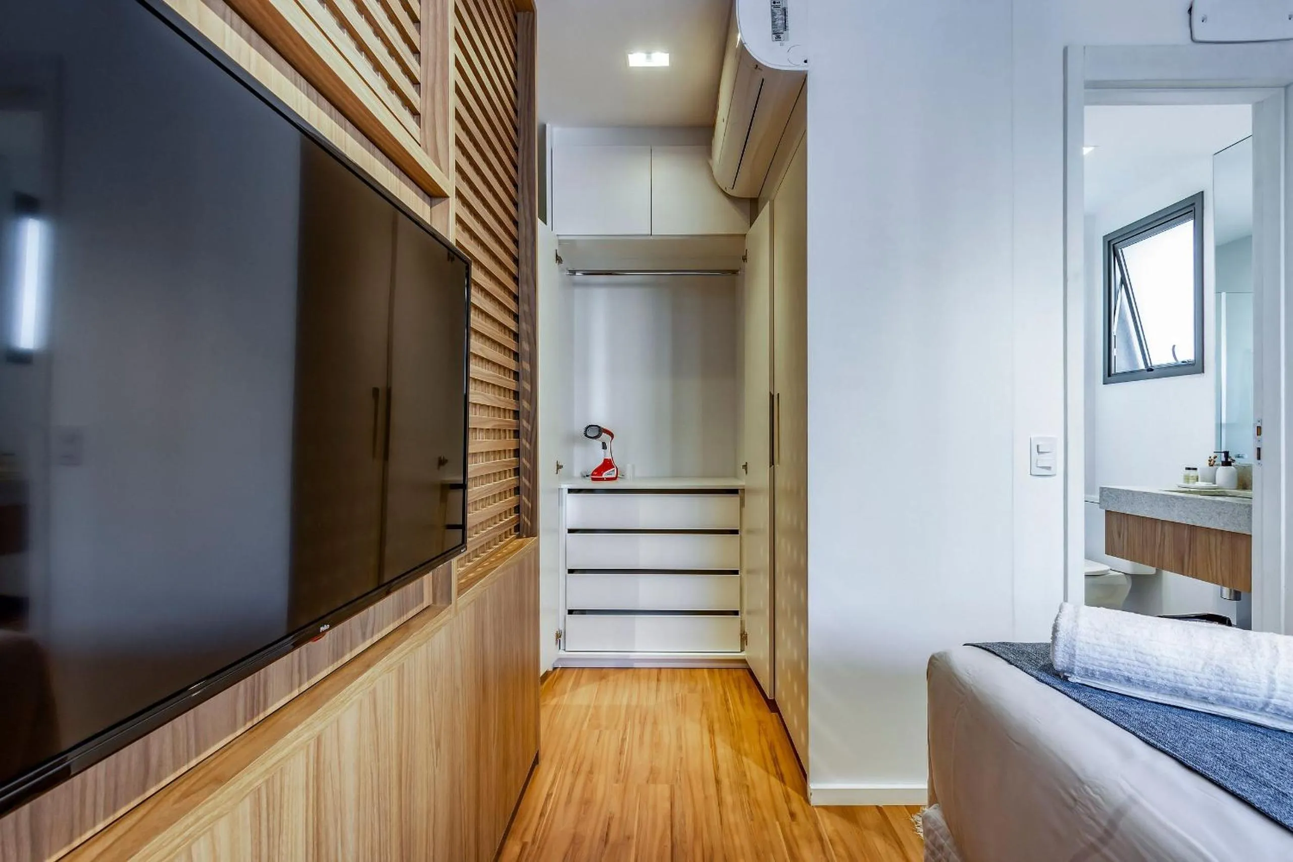 Bedroom in DSG Itaim by Conviva