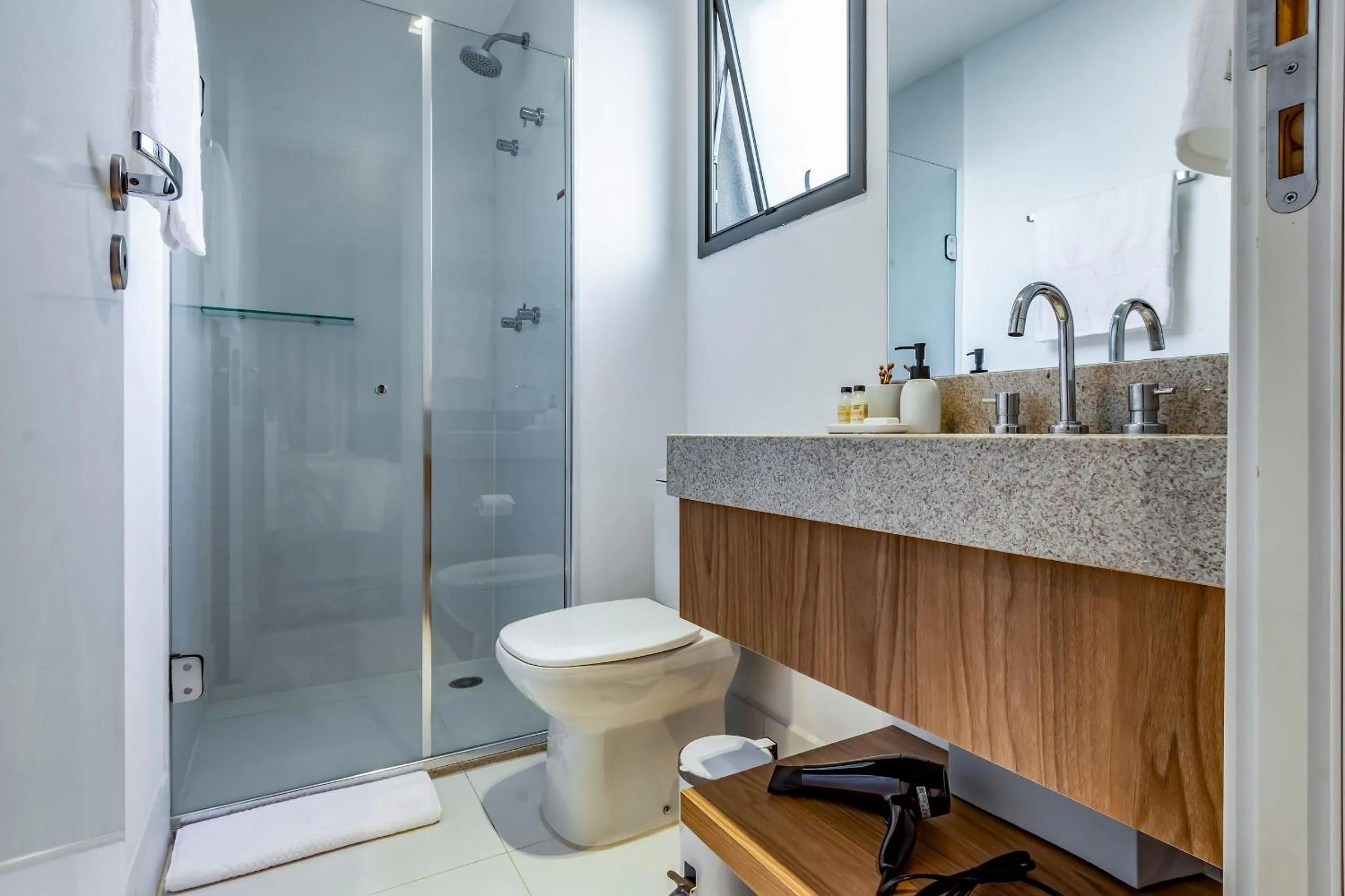 Bathroom in DSG Itaim by Conviva