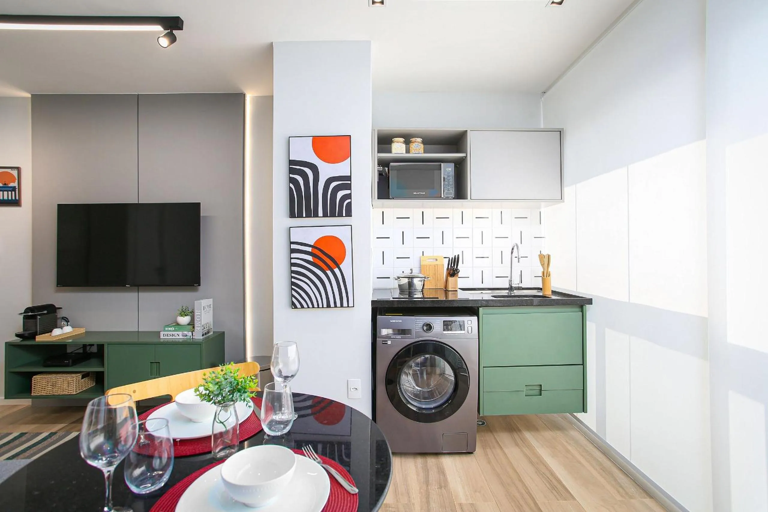 Photo of the whole room in DSG Itaim by Conviva