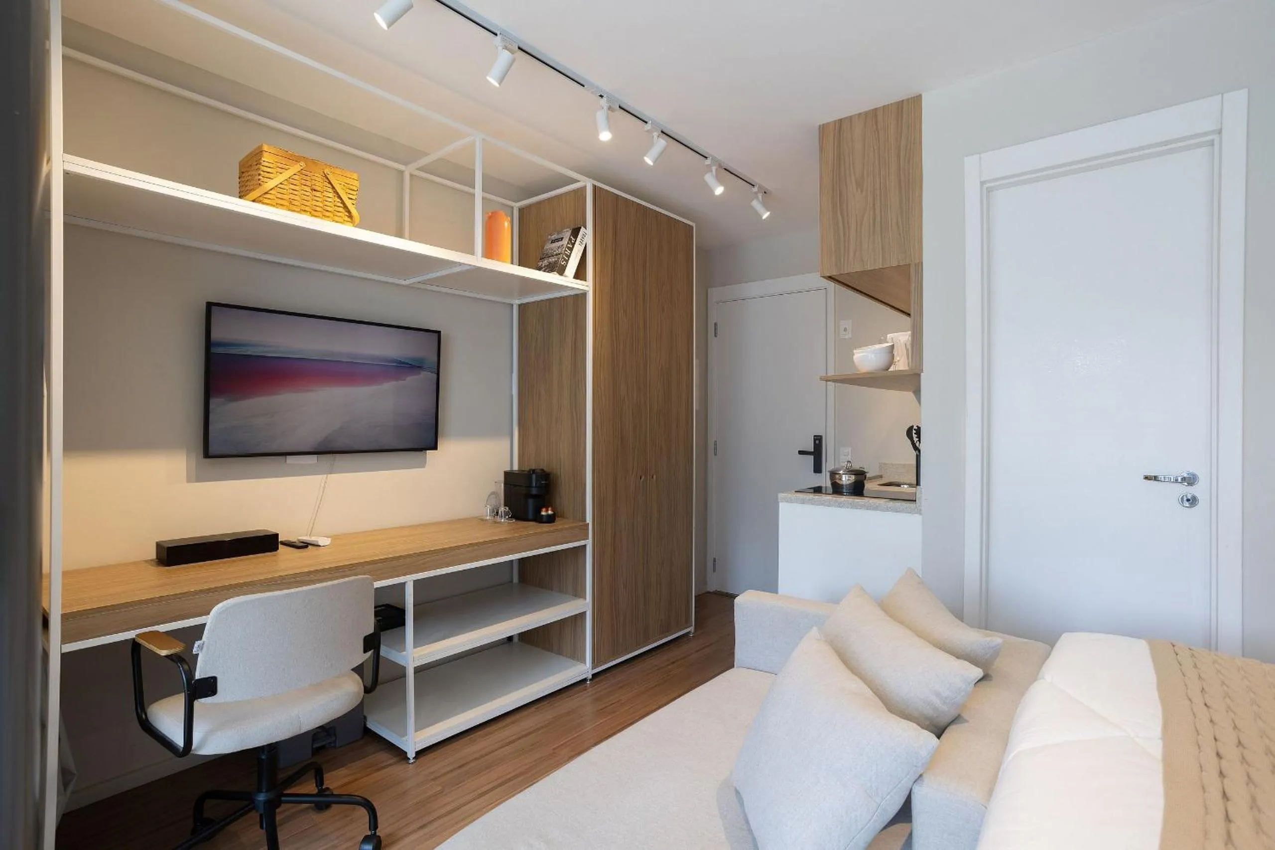 Bed in DSG Itaim by Conviva