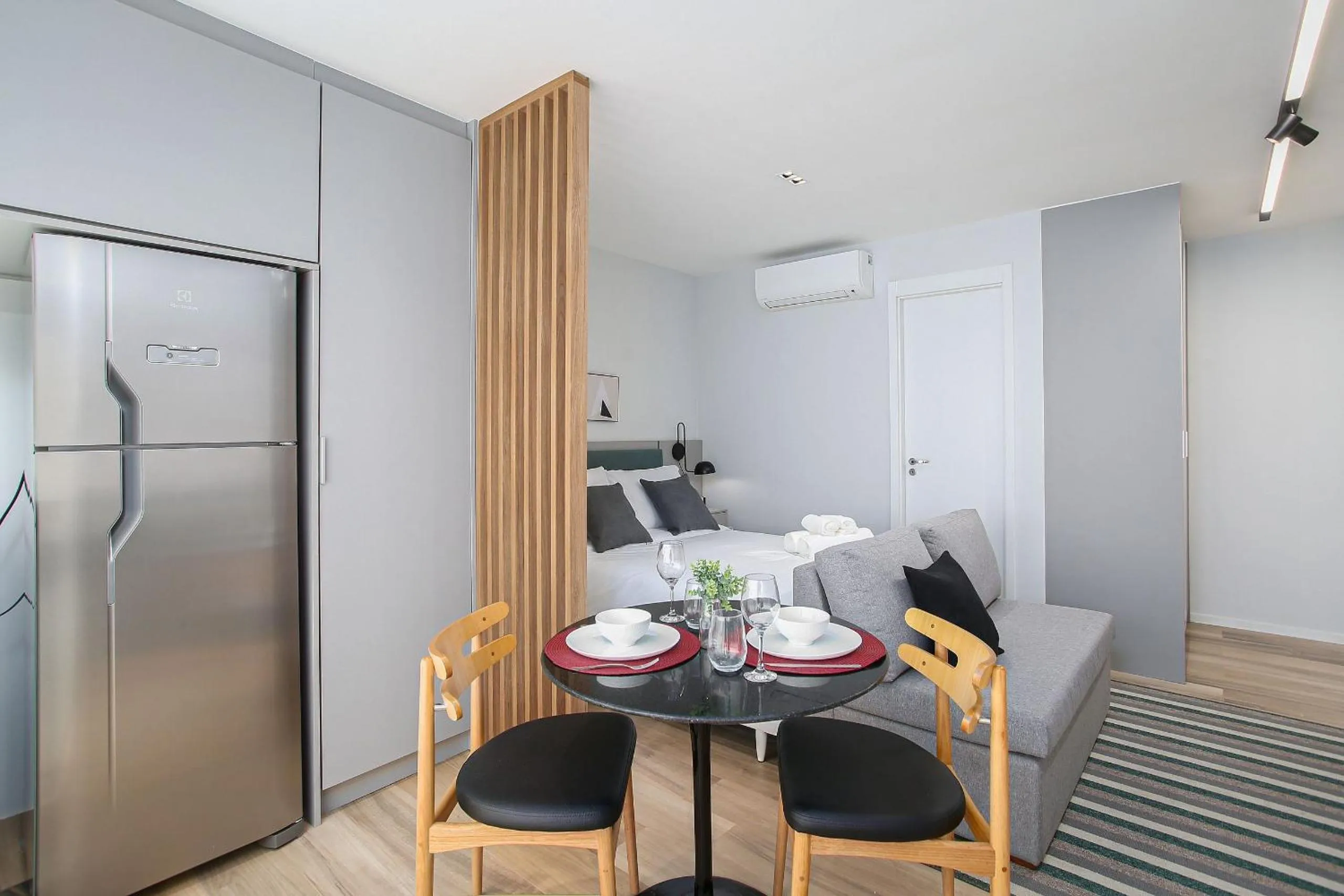 Kitchen or kitchenette in DSG Itaim by Conviva