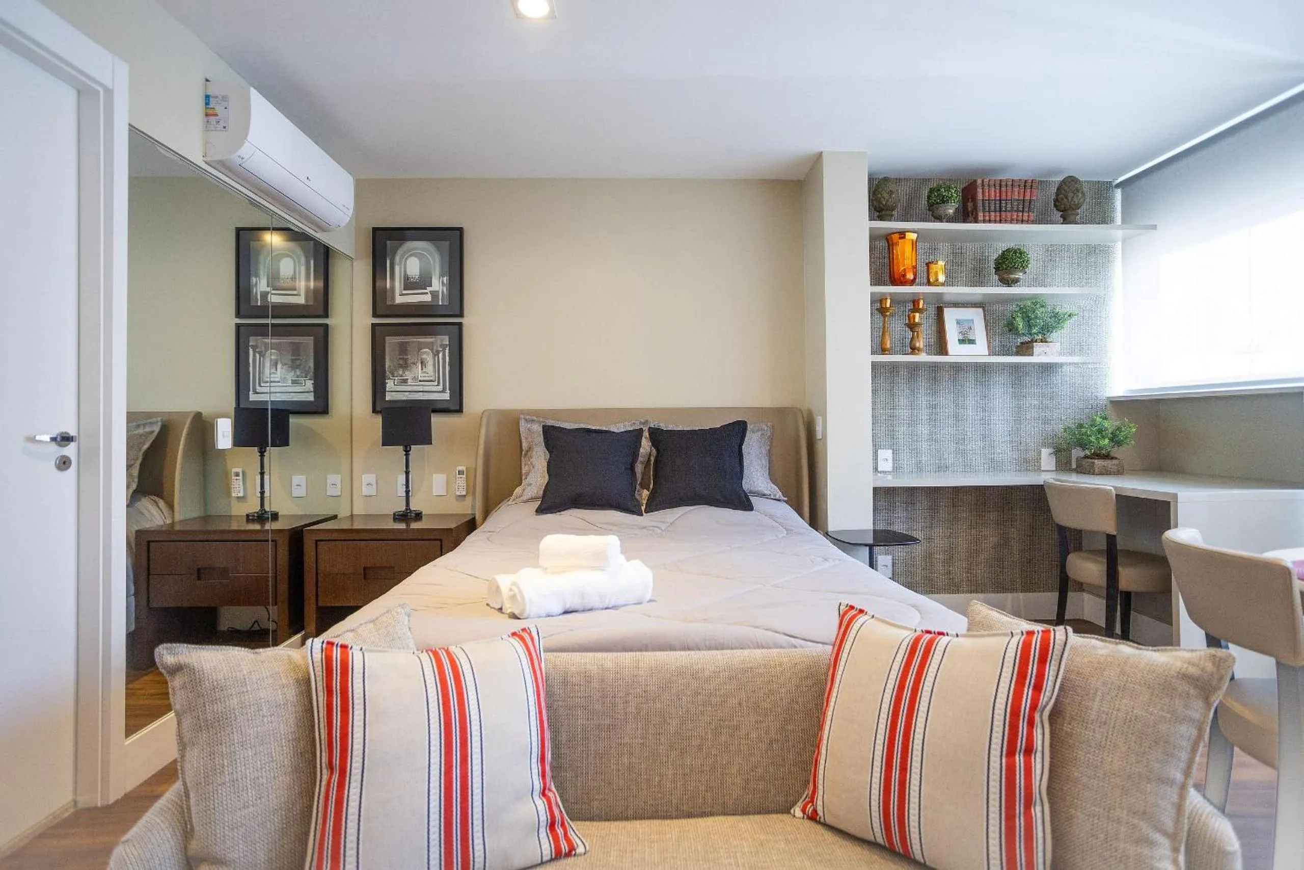 Bedroom, Bed in DSG Itaim by Conviva