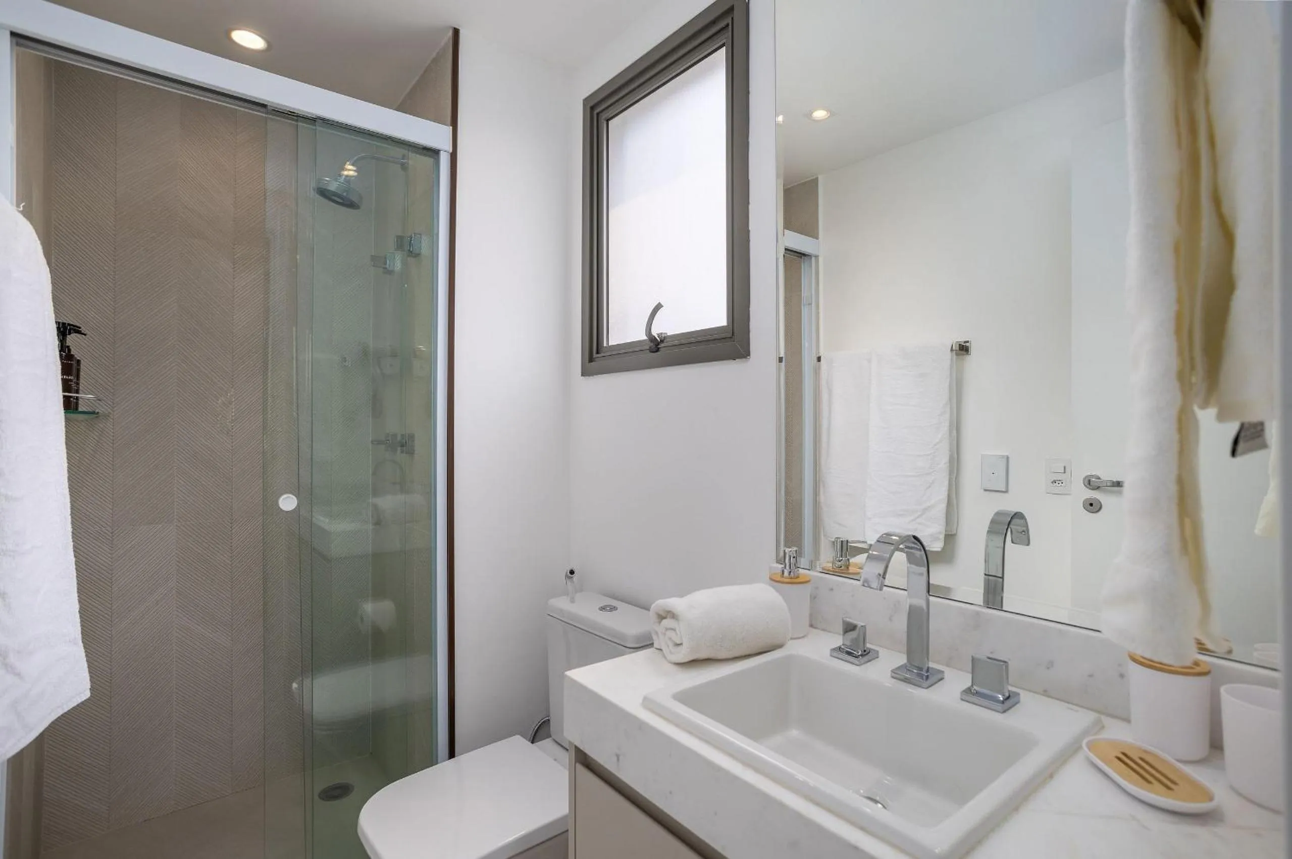 Toilet in DSG Itaim by Conviva