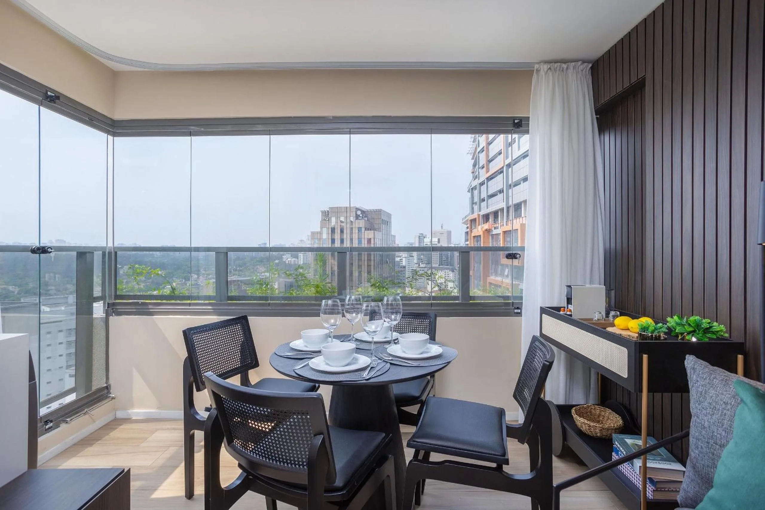 Dining area in DSG Itaim by Conviva