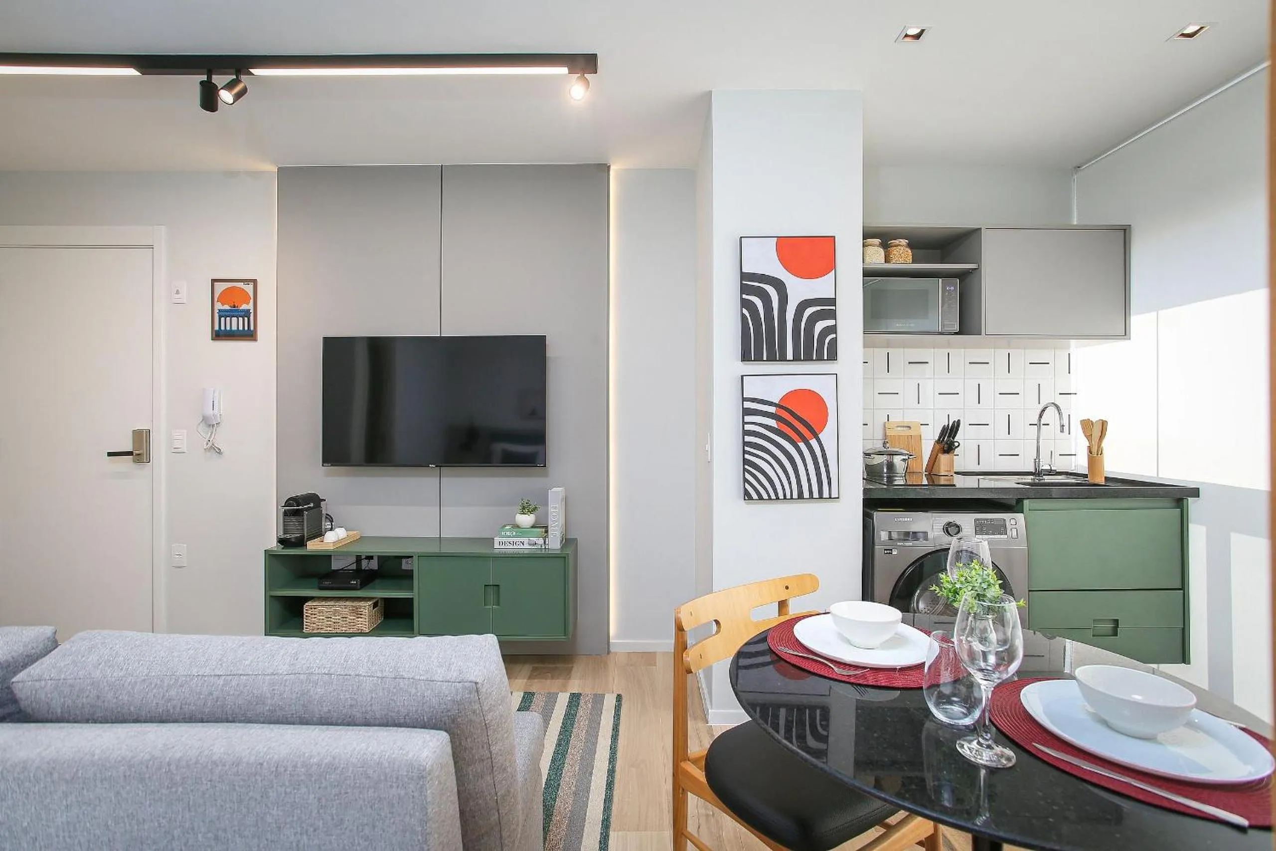 Photo of the whole room in DSG Itaim by Conviva