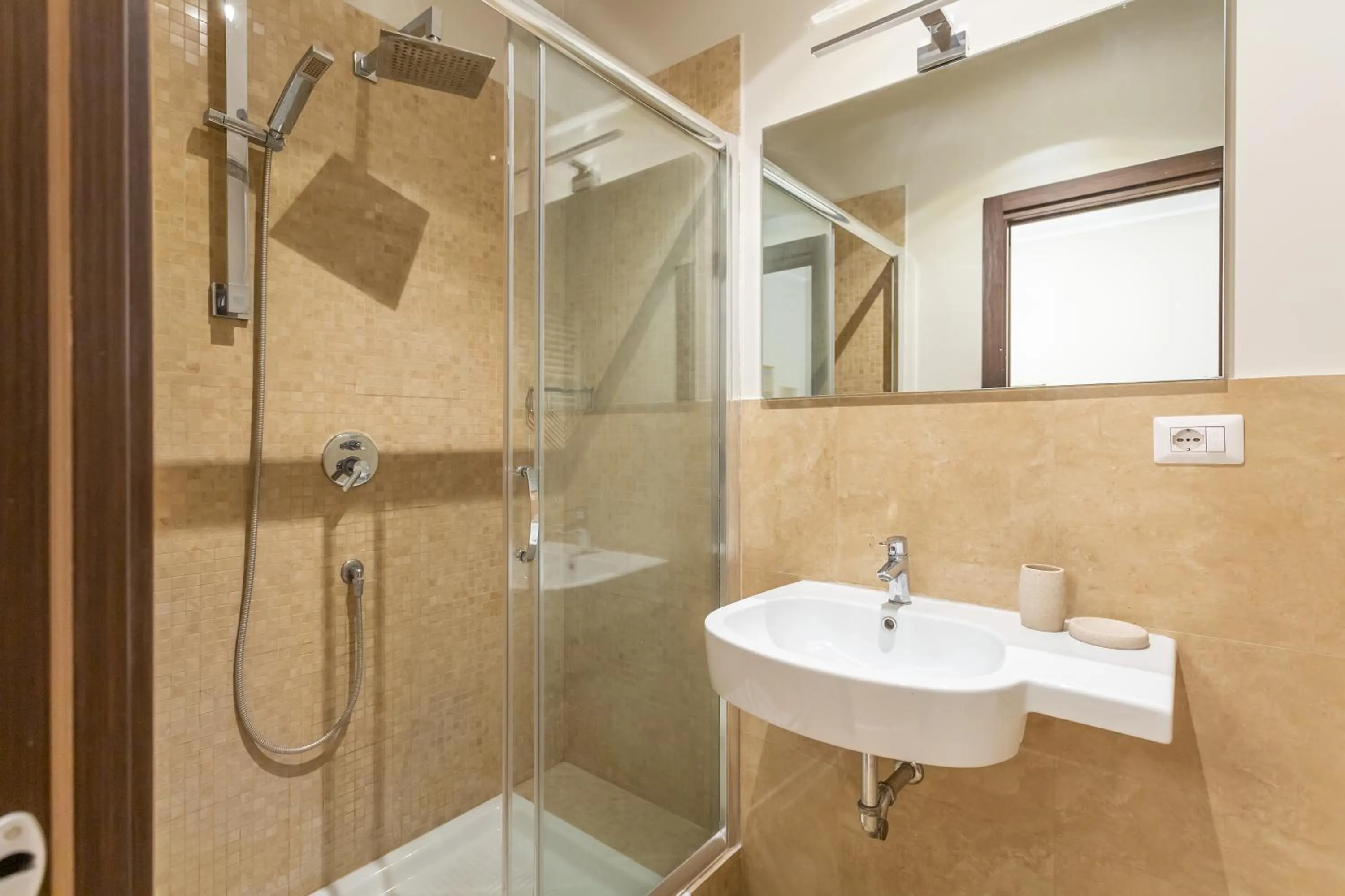 Shower in Daplace - Gran Torino Suites