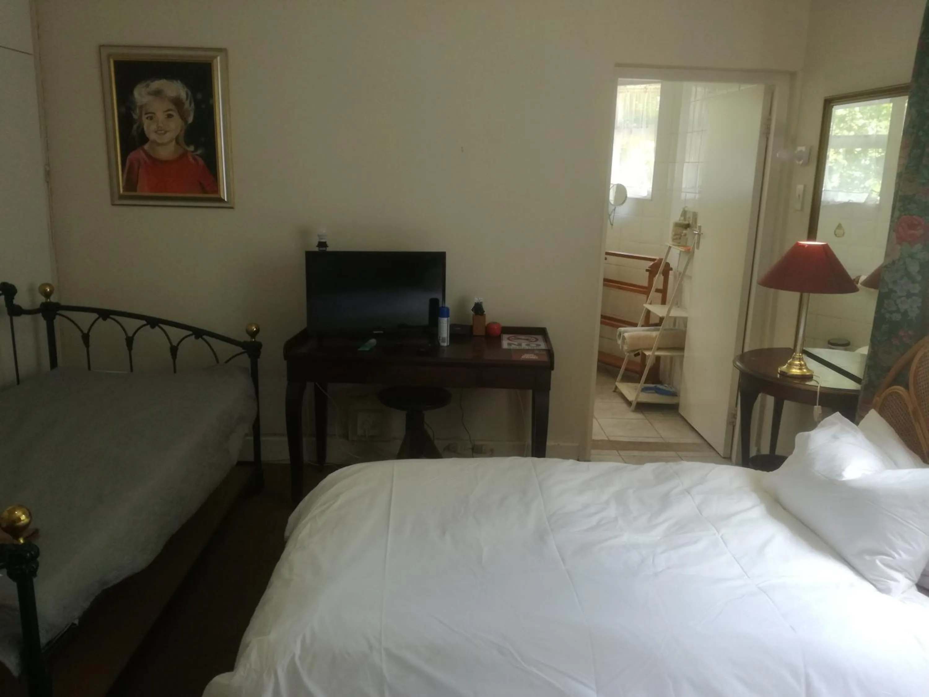 Photo of the whole room, Bed in Valley Guest House