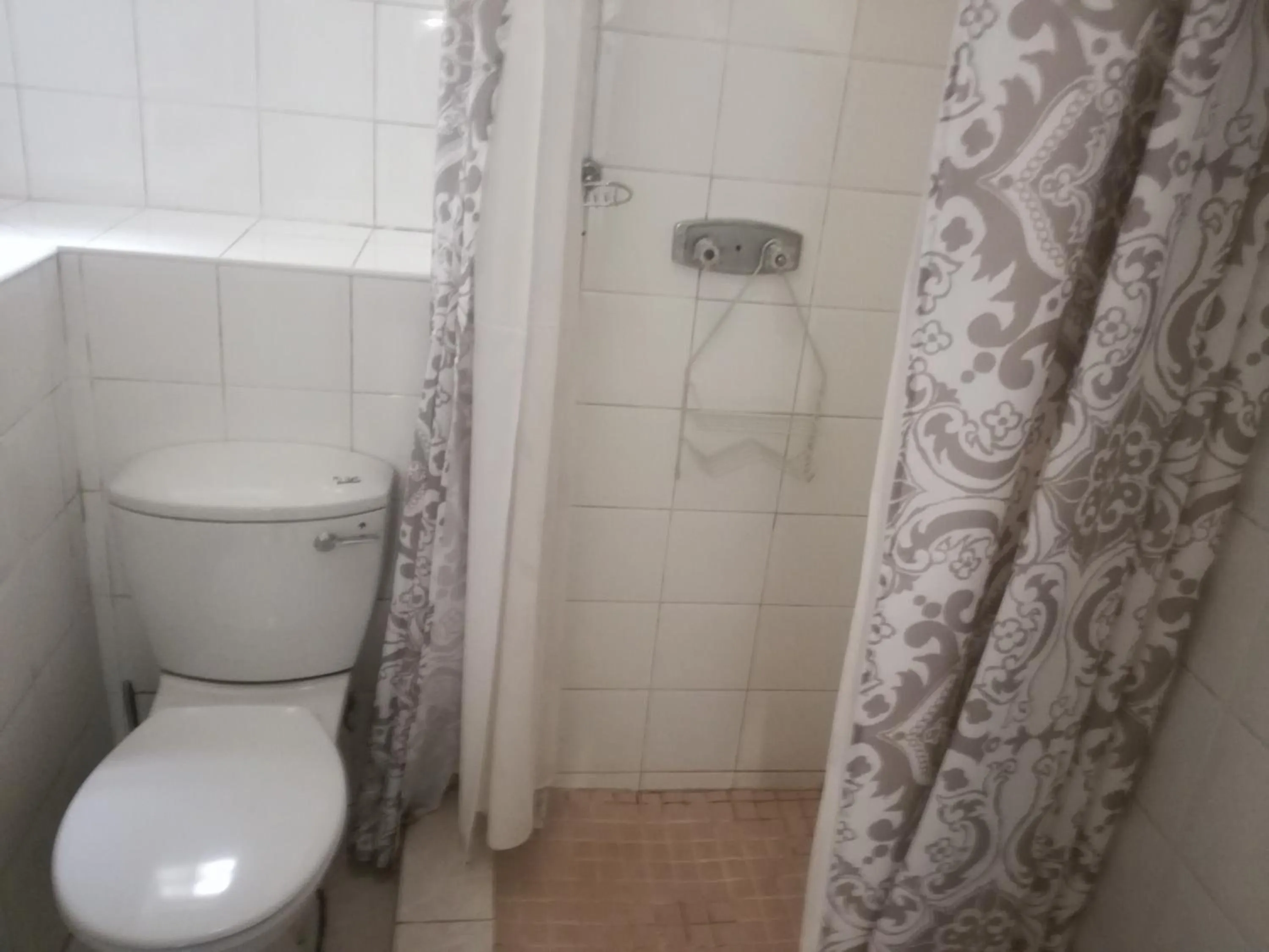 Shower in Valley Guest House