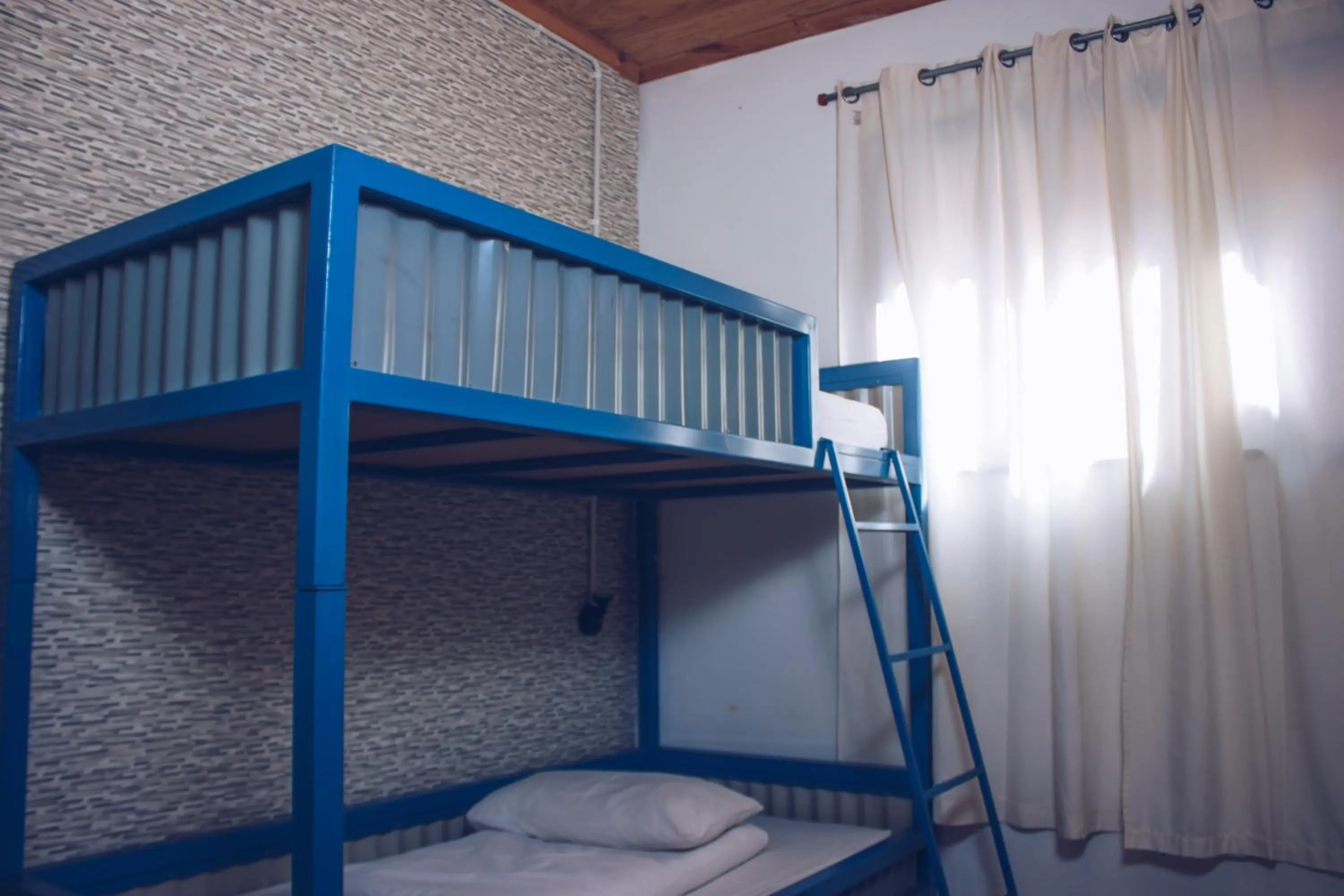 bunk bed, Bed in CURIOCITY Backpackers Johannesburg