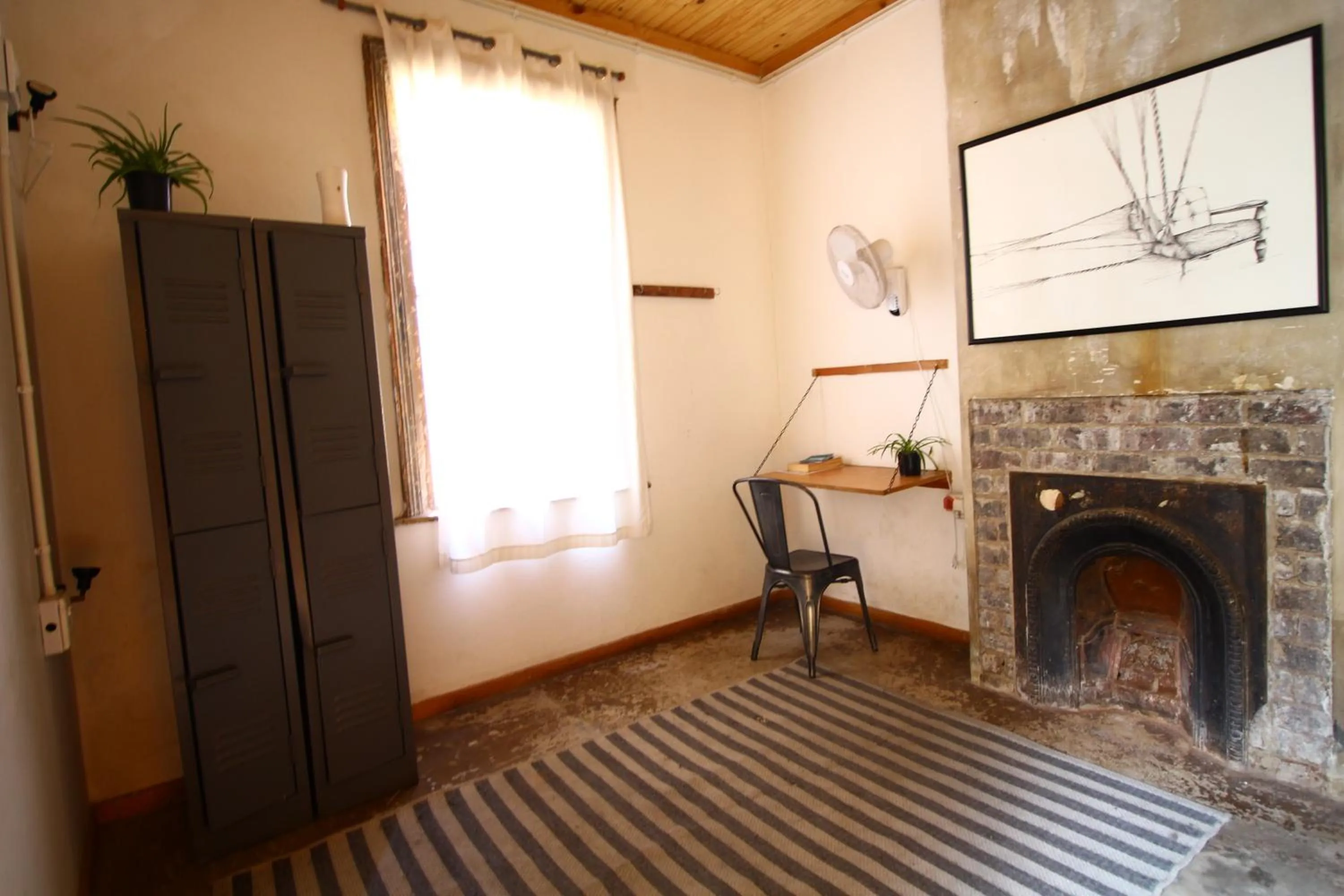 Seating area in CURIOCITY Backpackers Johannesburg