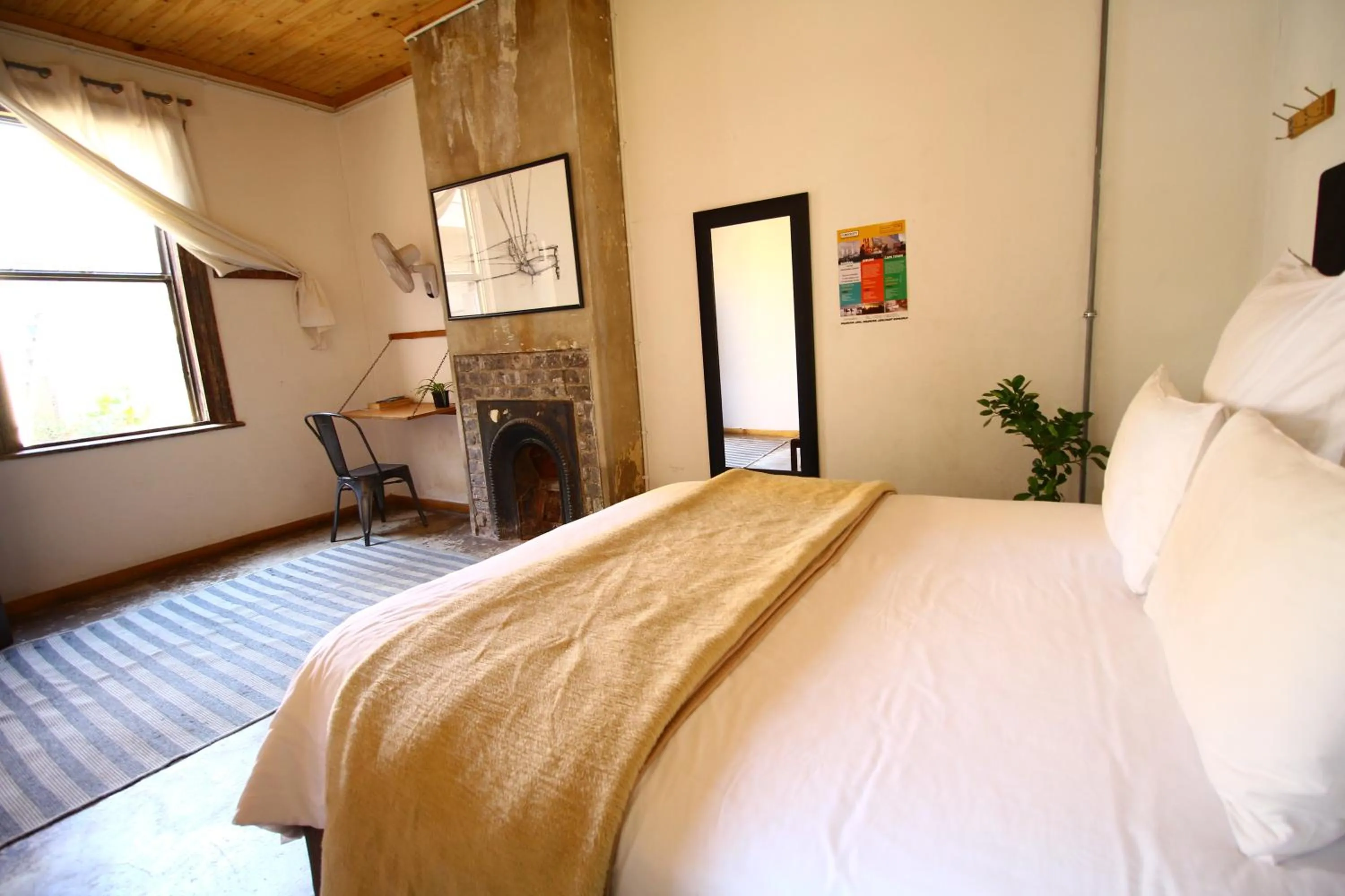 Bed in CURIOCITY Backpackers Johannesburg