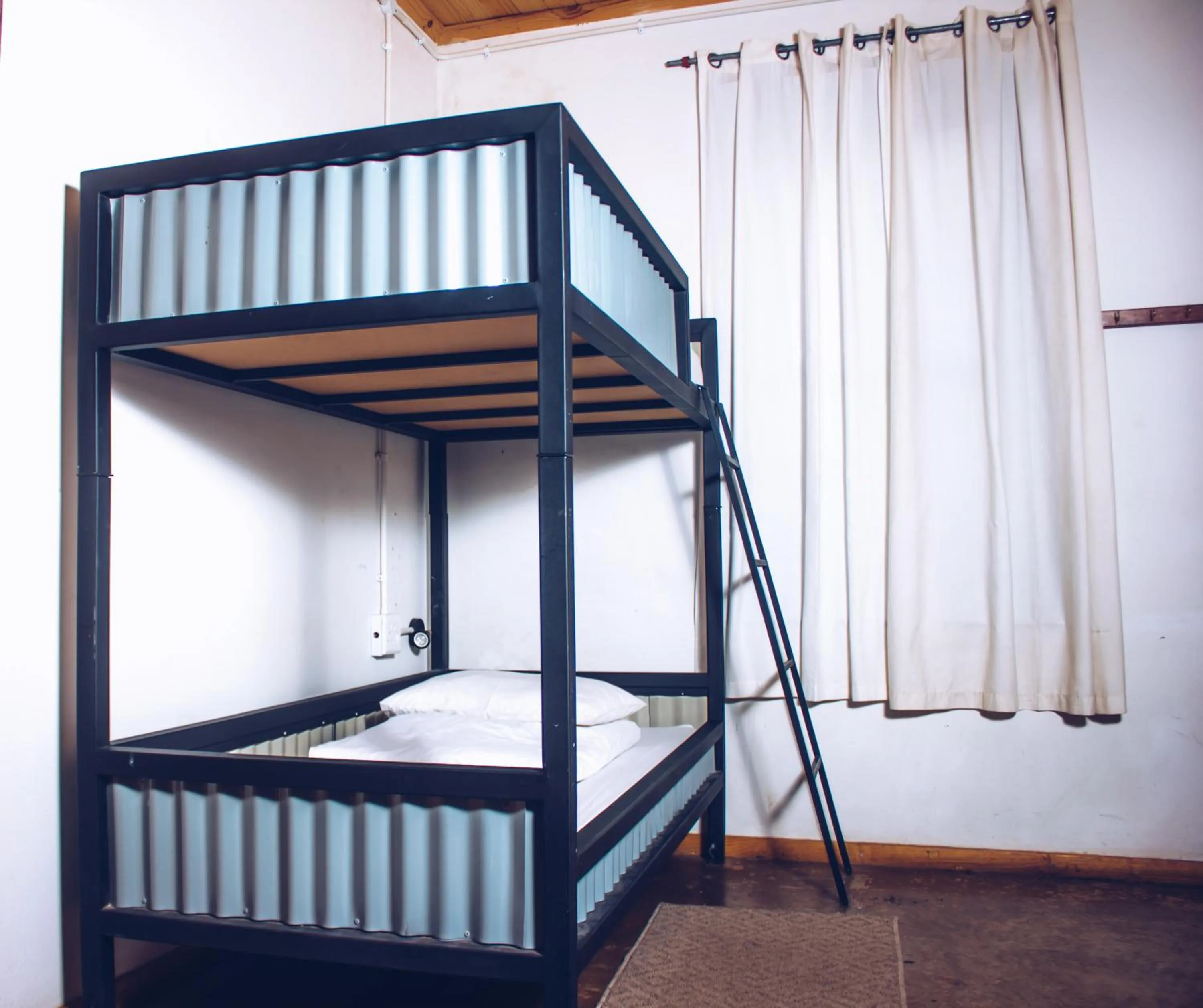 bunk bed, Bed in CURIOCITY Backpackers Johannesburg