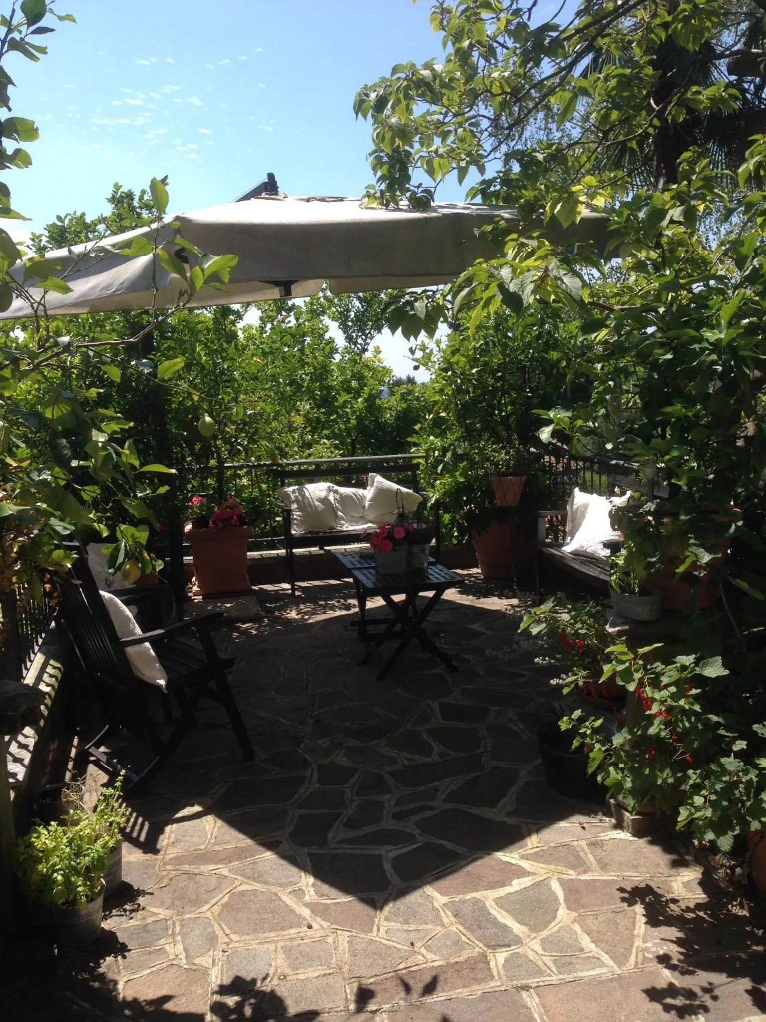 Two-Bedroom Apartment with Terrace in Il Pioppo Antico