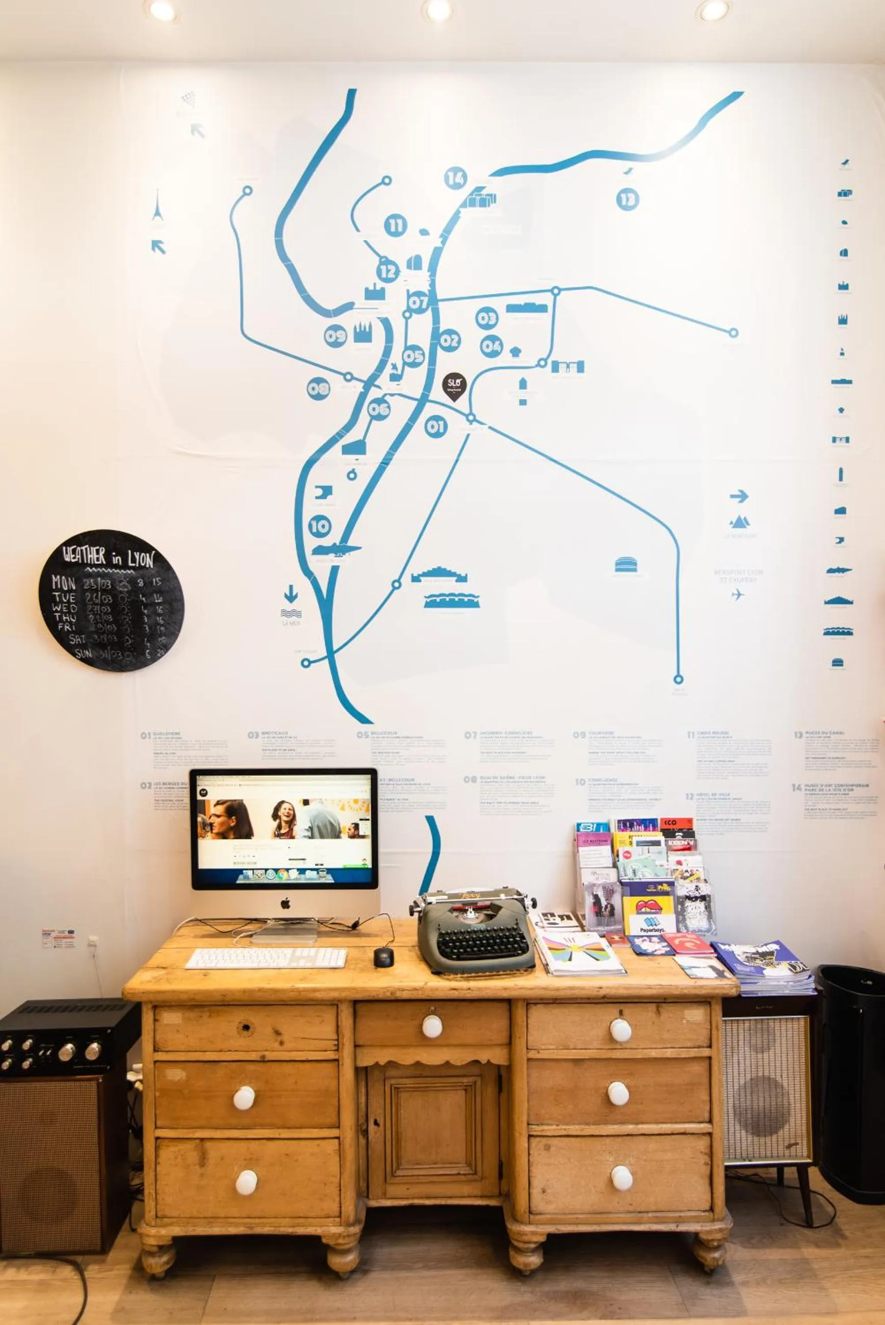 TV and multimedia in SLO Hostel Lyon Saxe