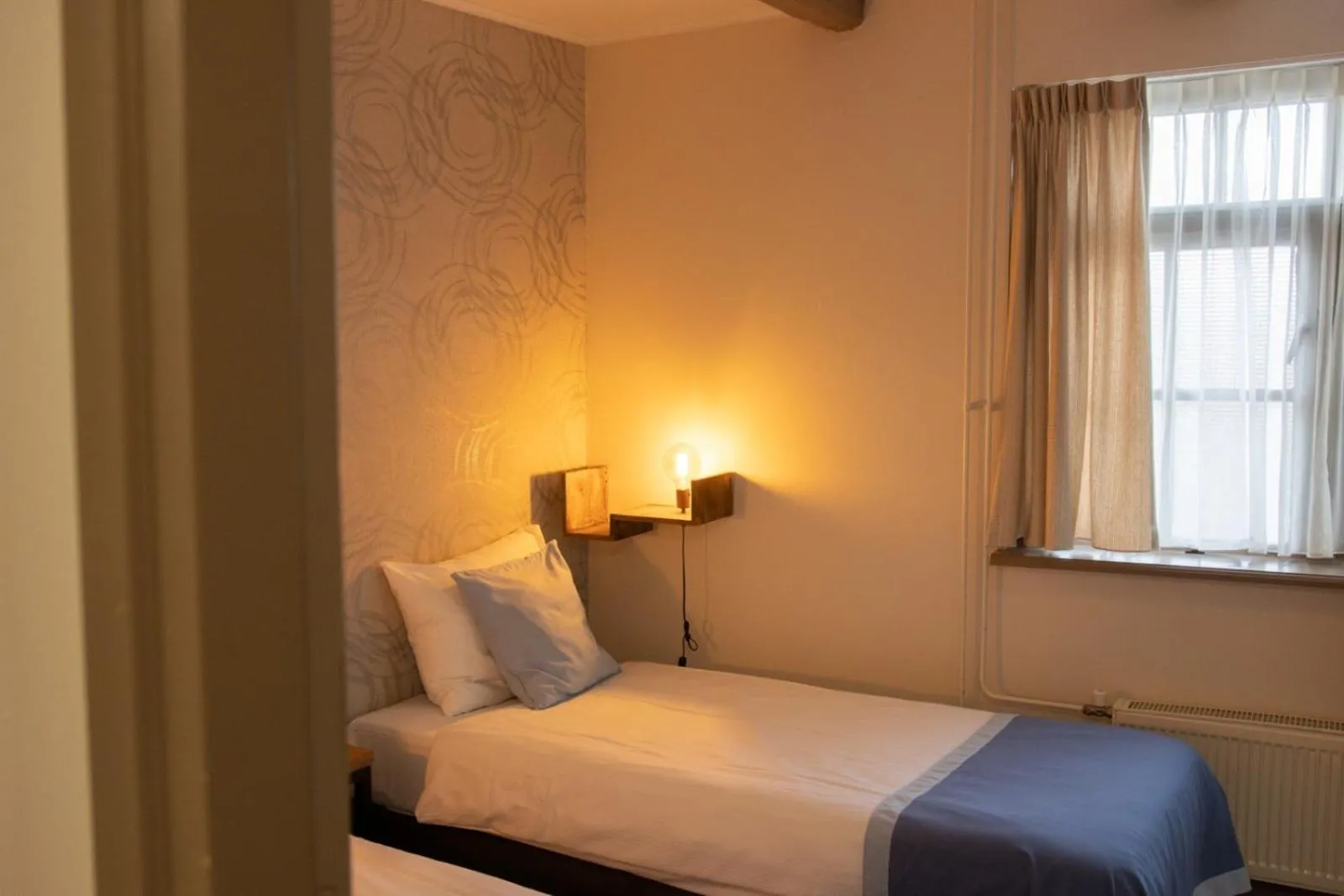 Bed in Hotel Almenum - het sfeervolle stadslogement -
