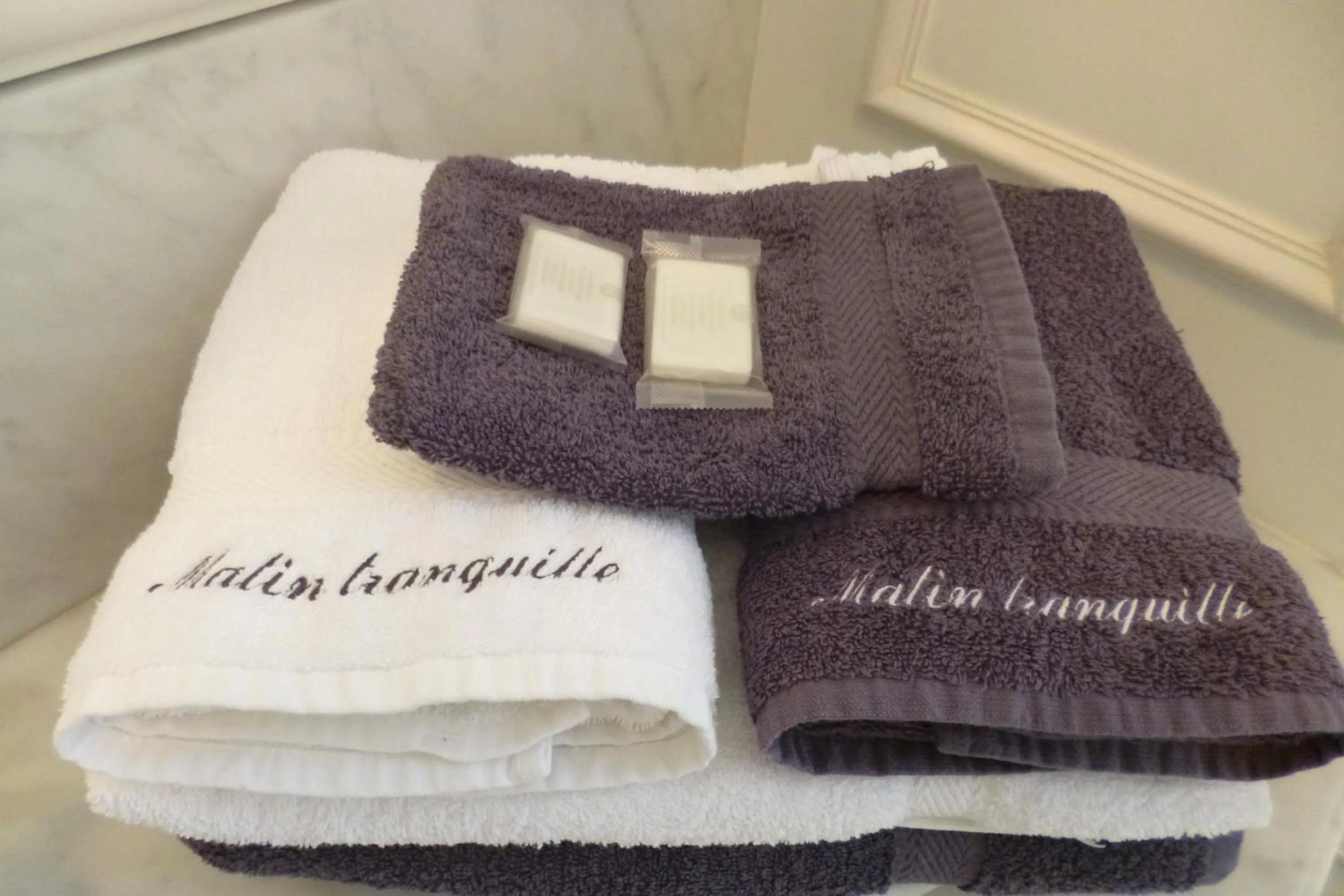 Decorative detail, Bed in B&B Matin Tranquille