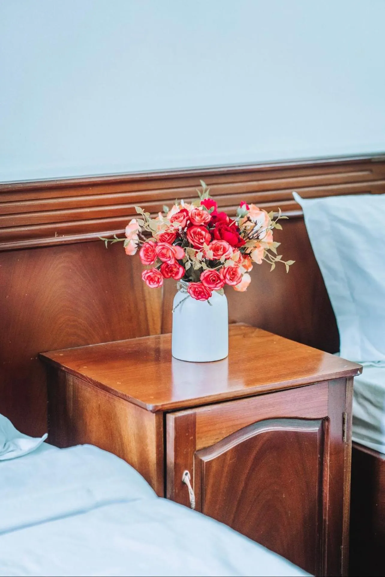 room service, Bed in Cherry Hotel