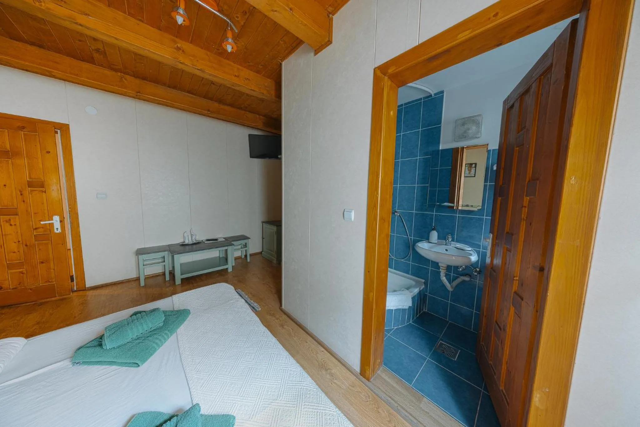 Bed in Pensiunea Vanatorul