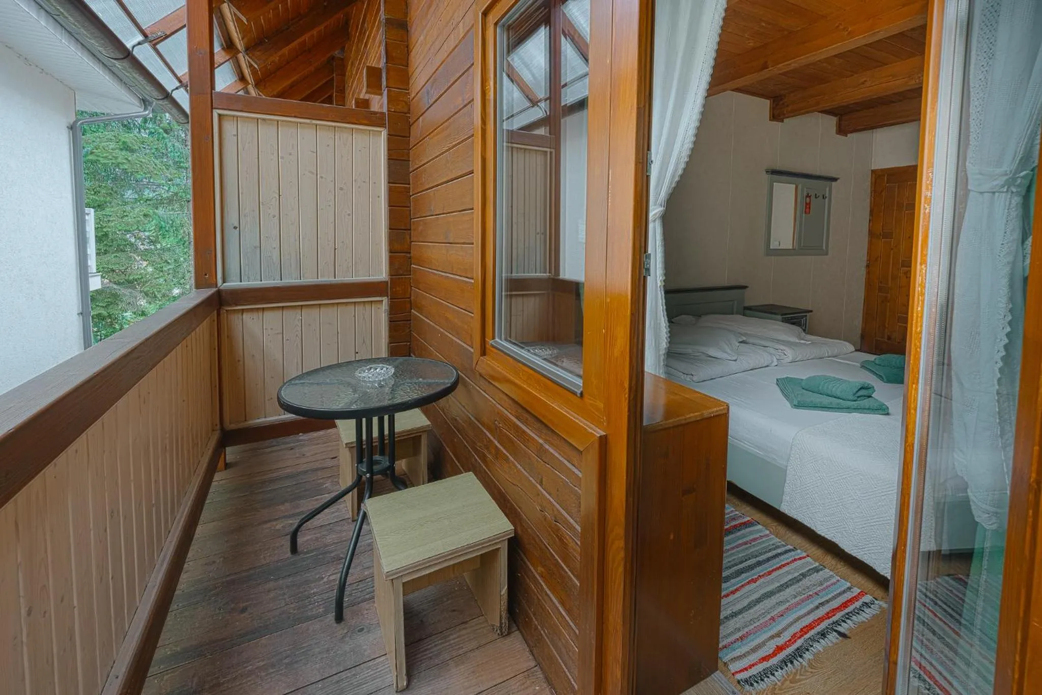 Bed in Pensiunea Vanatorul