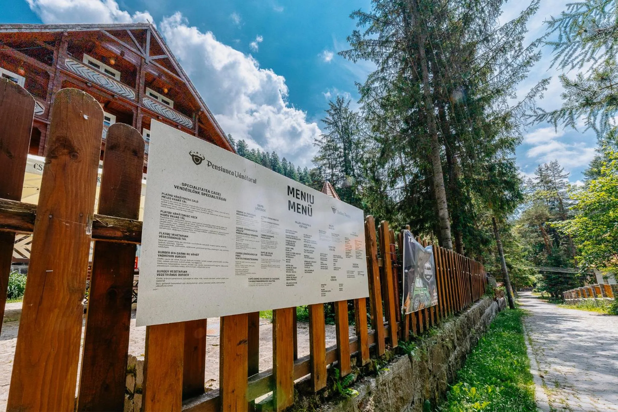 Day in Pensiunea Vanatorul