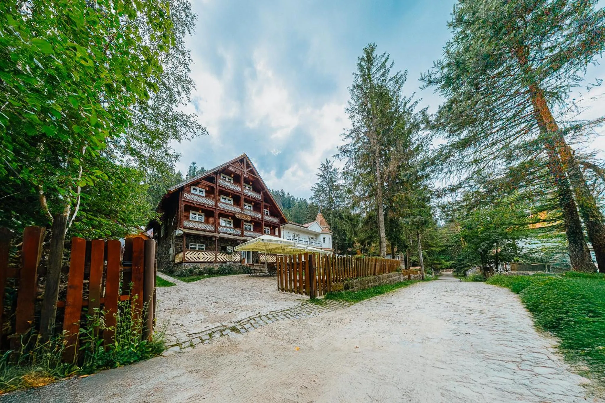 Property building in Pensiunea Vanatorul