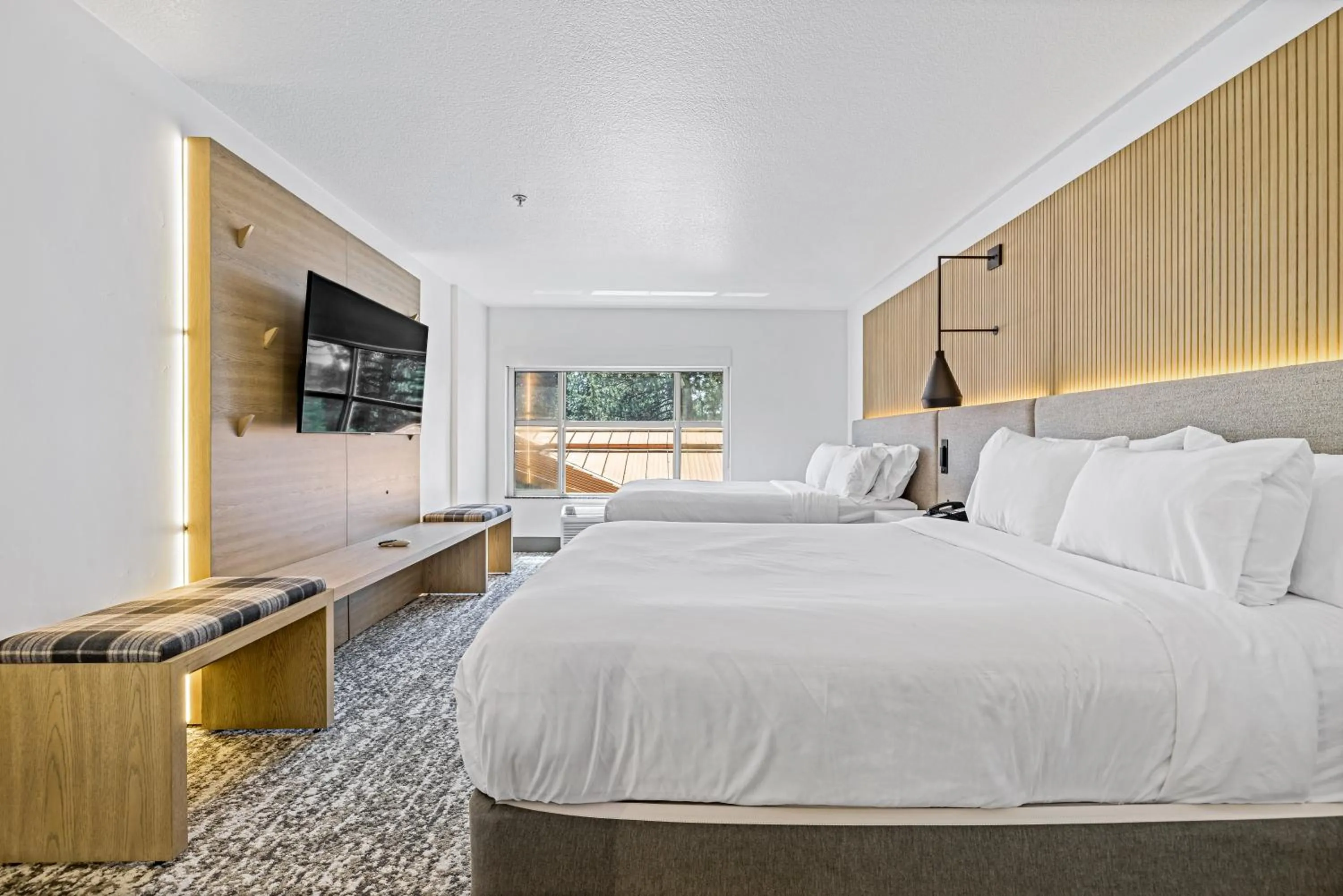 Bed in The Evergreen Hotel