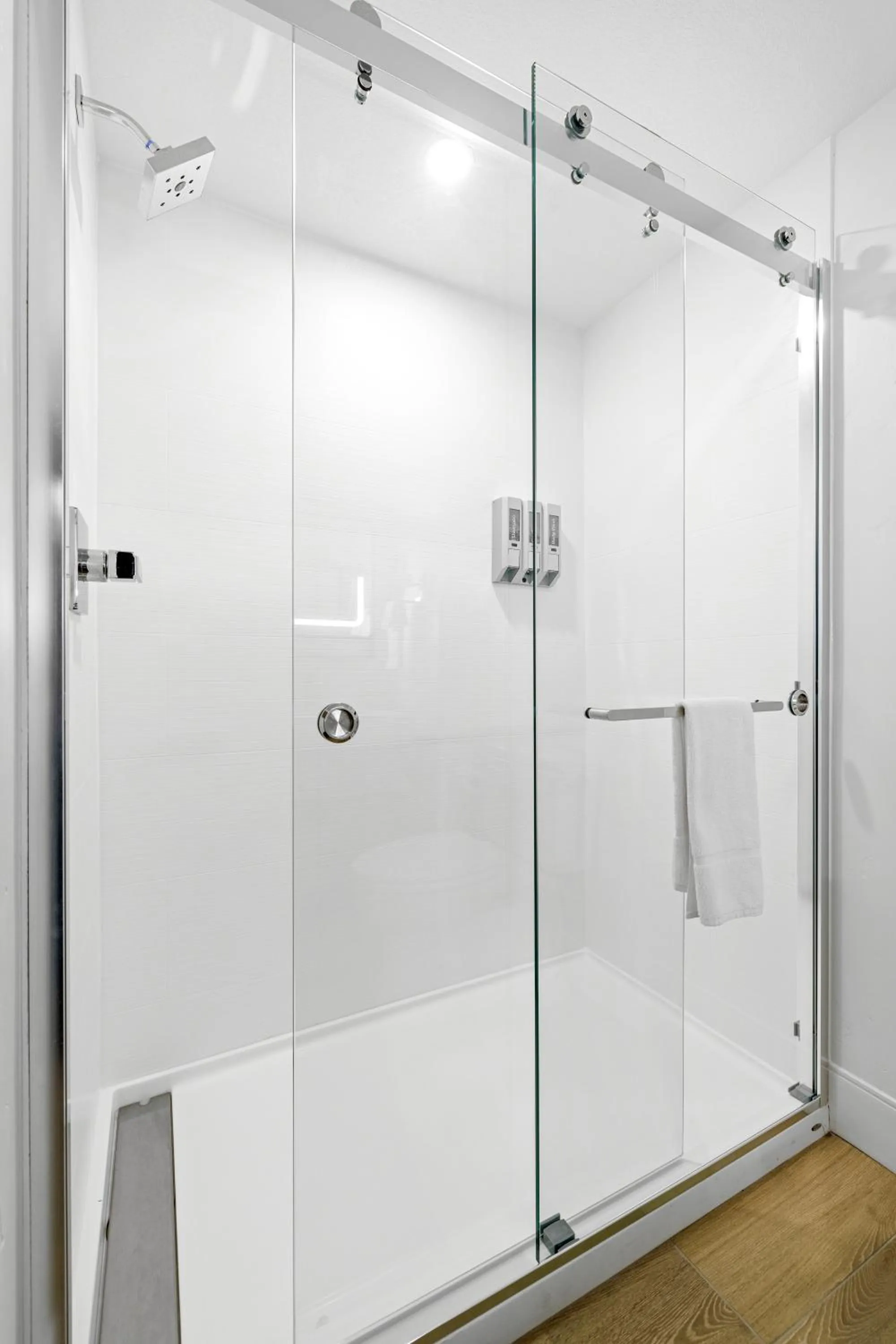 Bathroom in The Evergreen Hotel