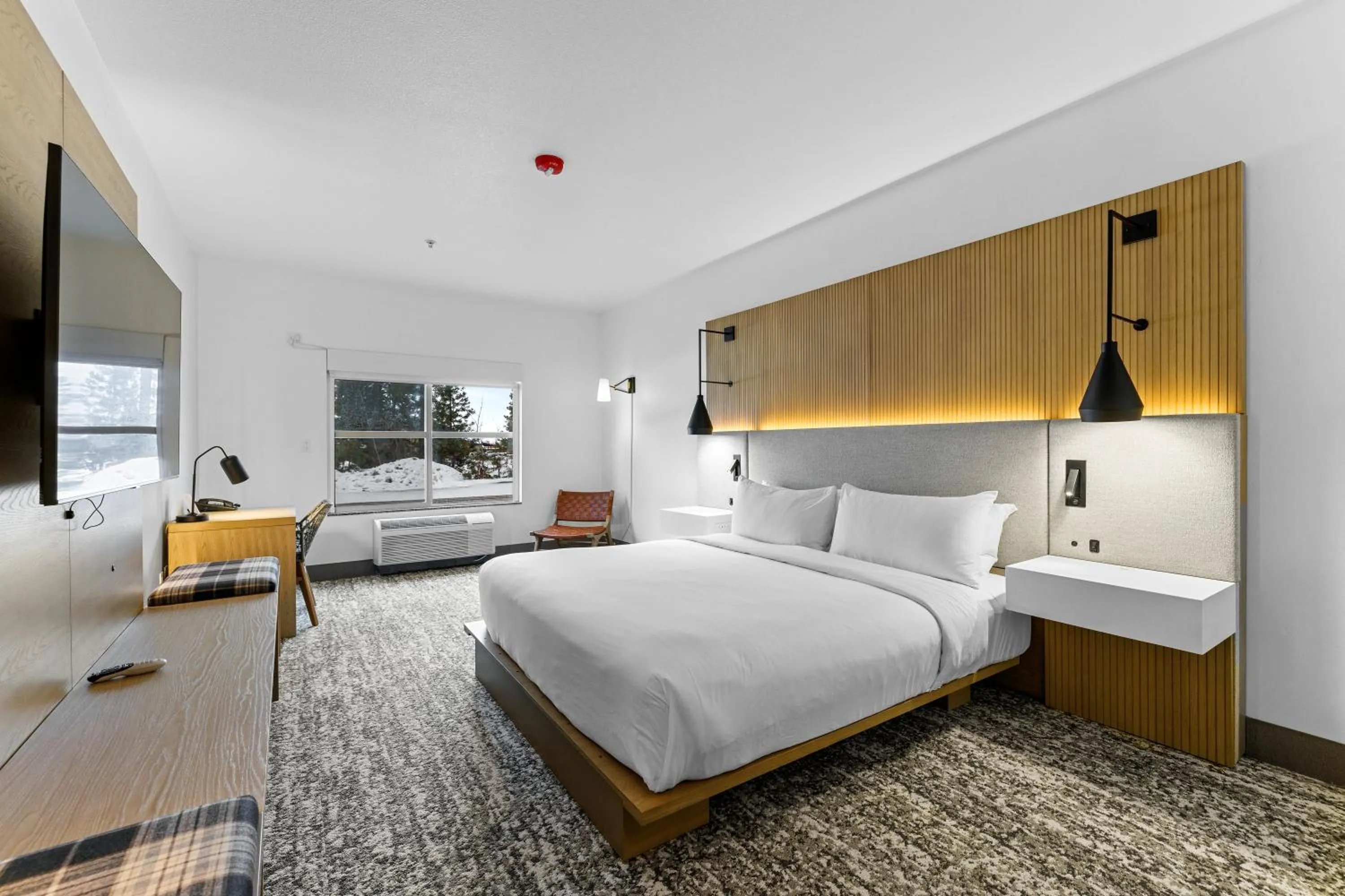 Bed in The Evergreen Hotel