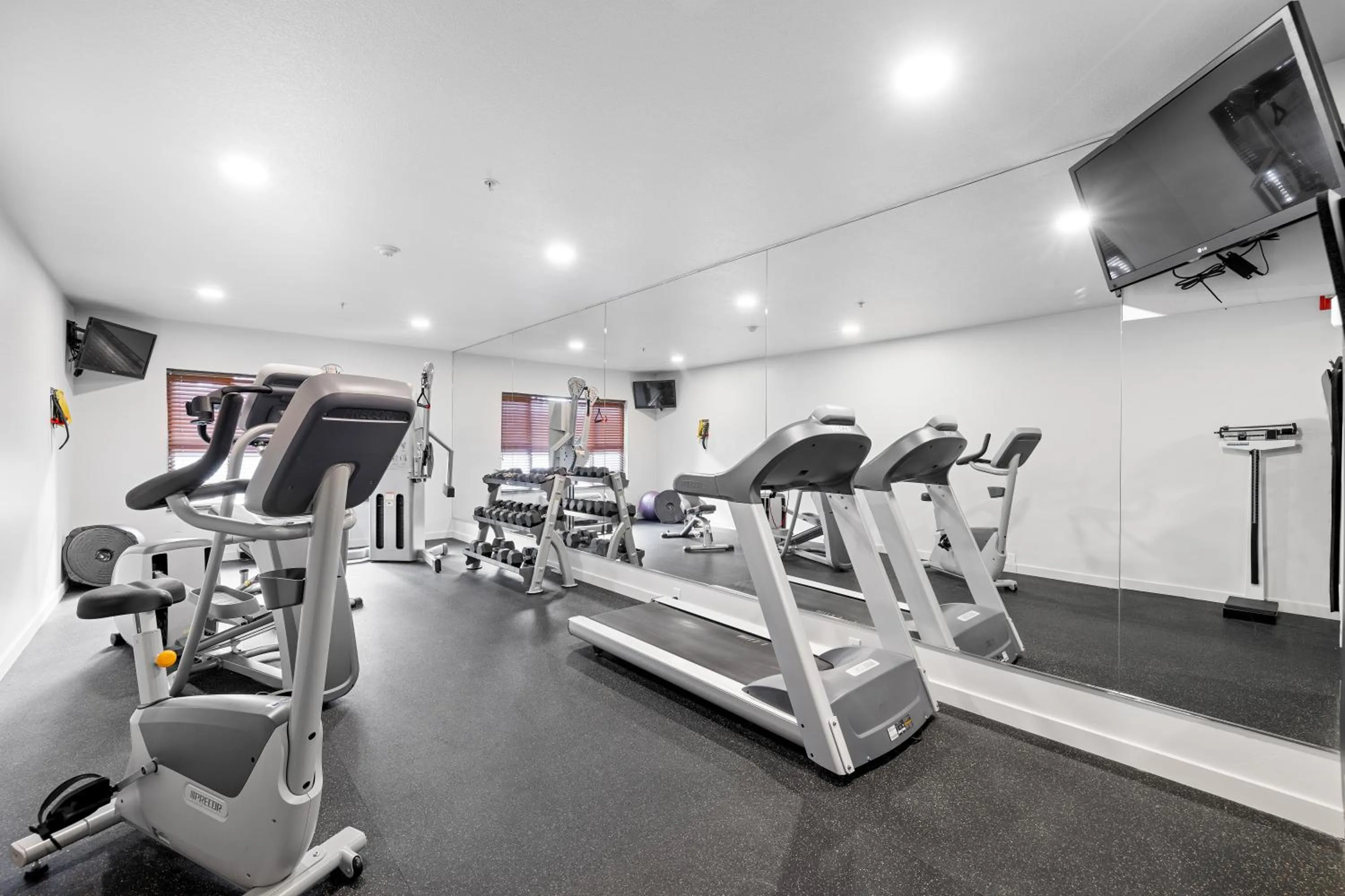 Fitness centre/facilities in The Evergreen Hotel