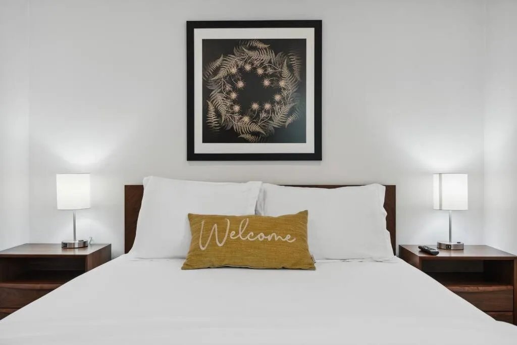 Bed in Modern 2-bedroom Apartment - 80 Walkscore!