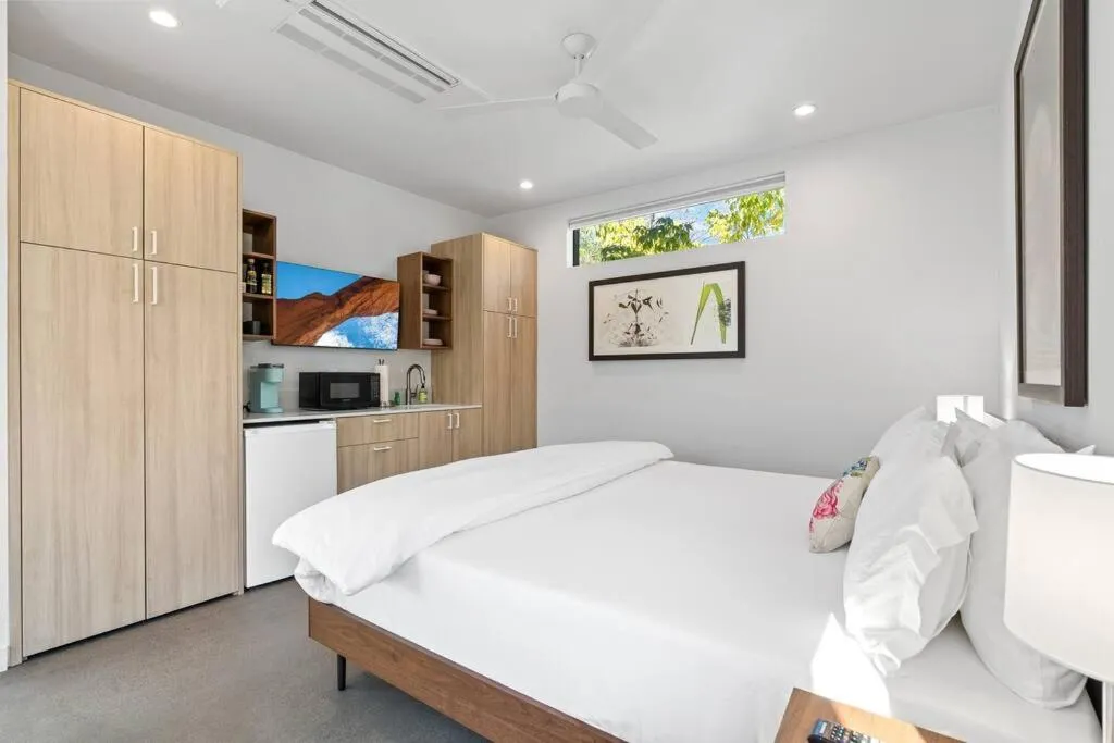 Bed in Modern 2-bedroom Apartment - 80 Walkscore!