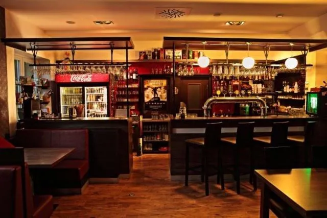 Restaurant/places to eat in Penzion Mova