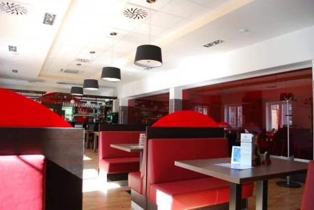 Restaurant/places to eat in Penzion Mova