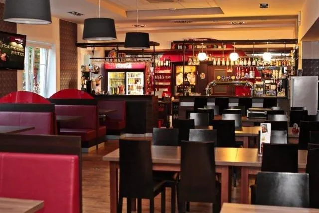 Restaurant/places to eat in Penzion Mova