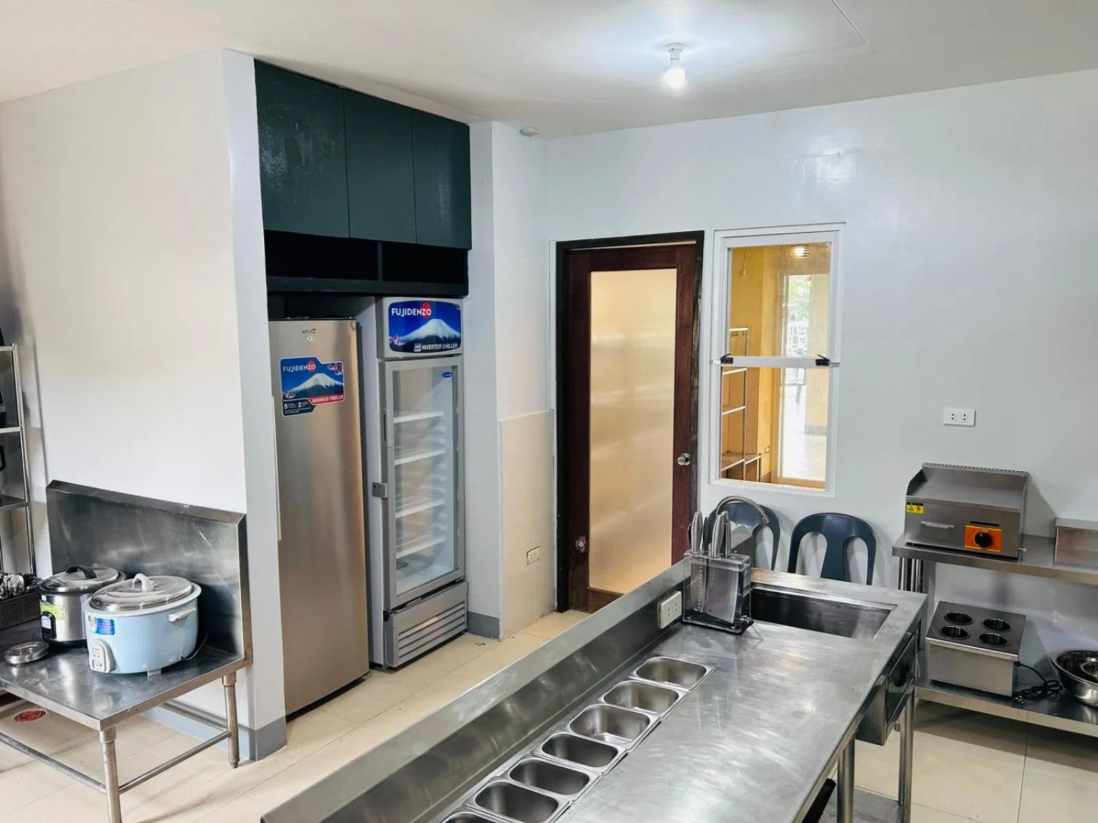 Kitchen or kitchenette in Camp Backpackers Port Barton