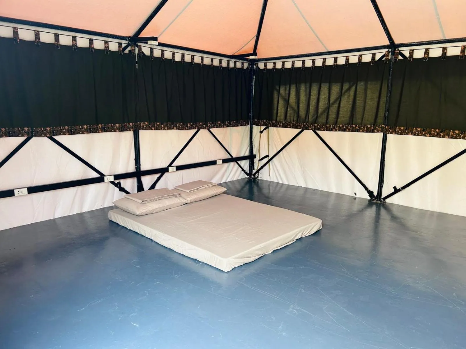 Photo of the whole room in Camp Backpackers Port Barton