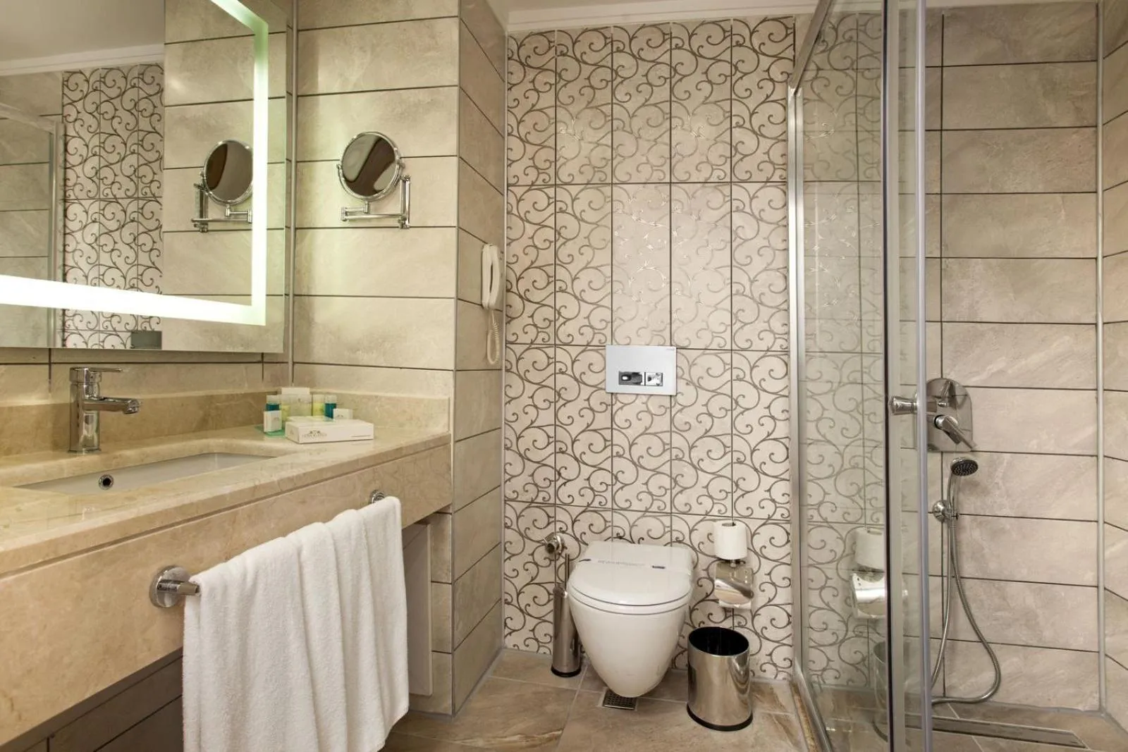 Shower in Luna Blanca Resort & Spa