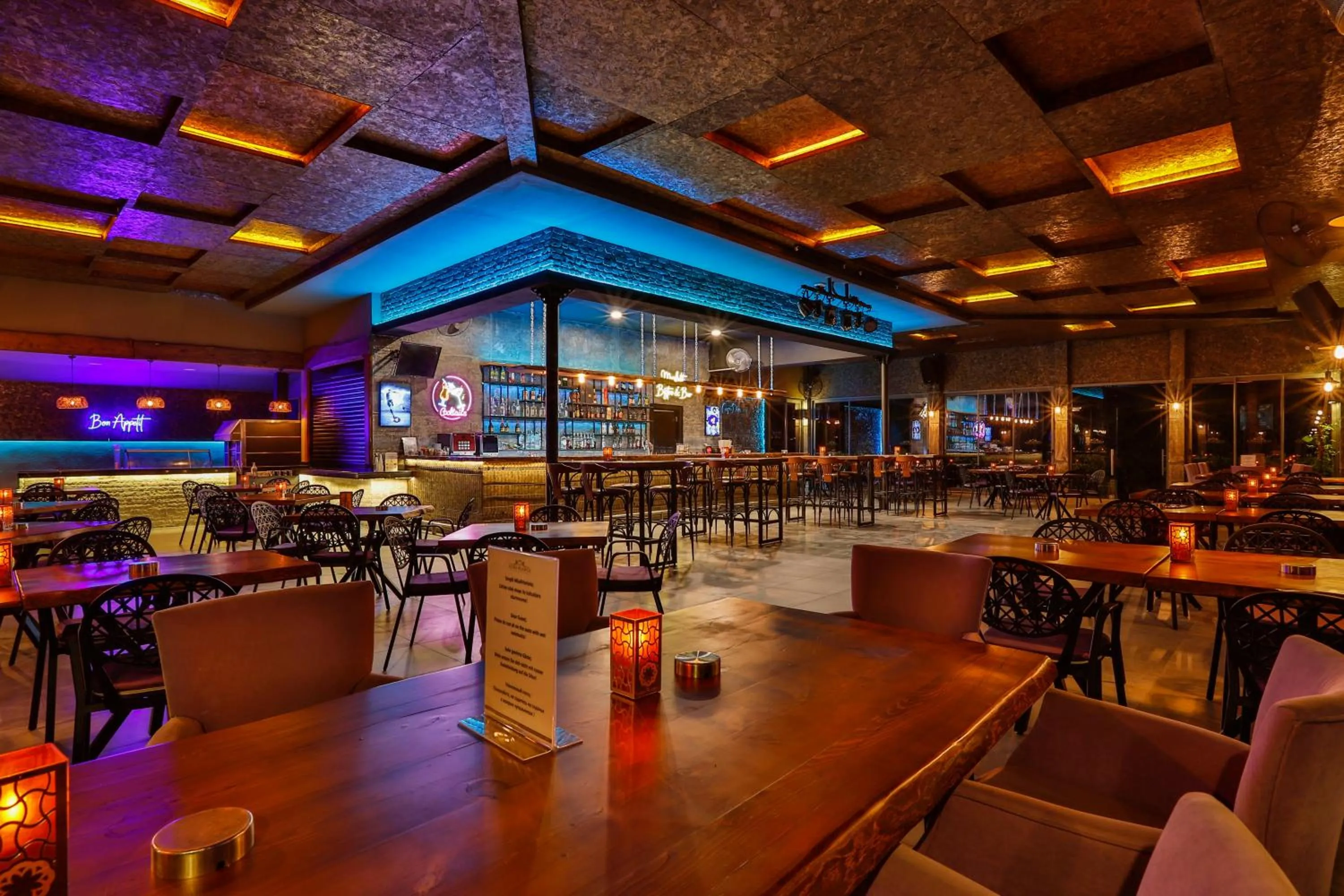 Lounge or bar in Luna Blanca Resort & Spa