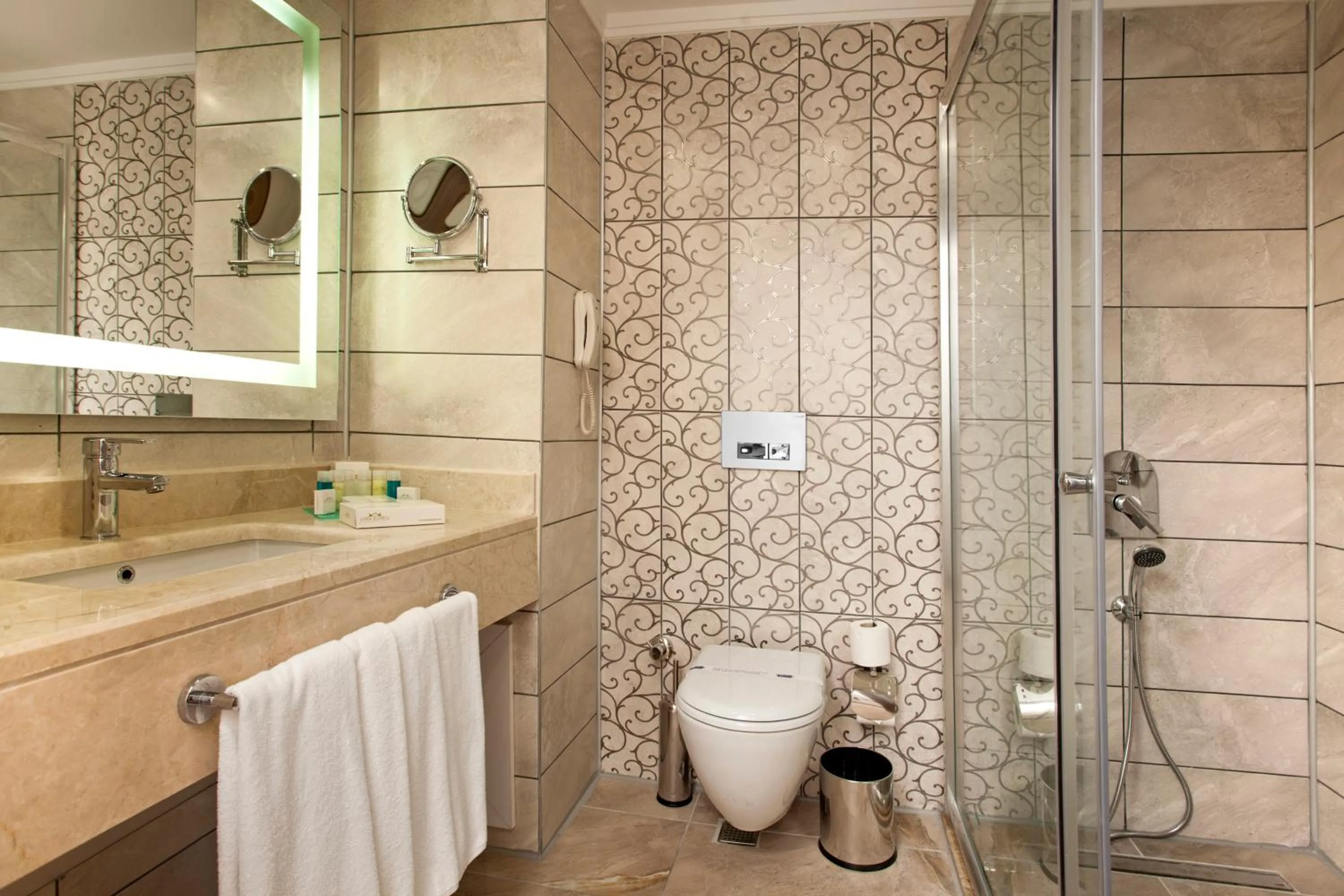 Shower in Luna Blanca Resort & Spa